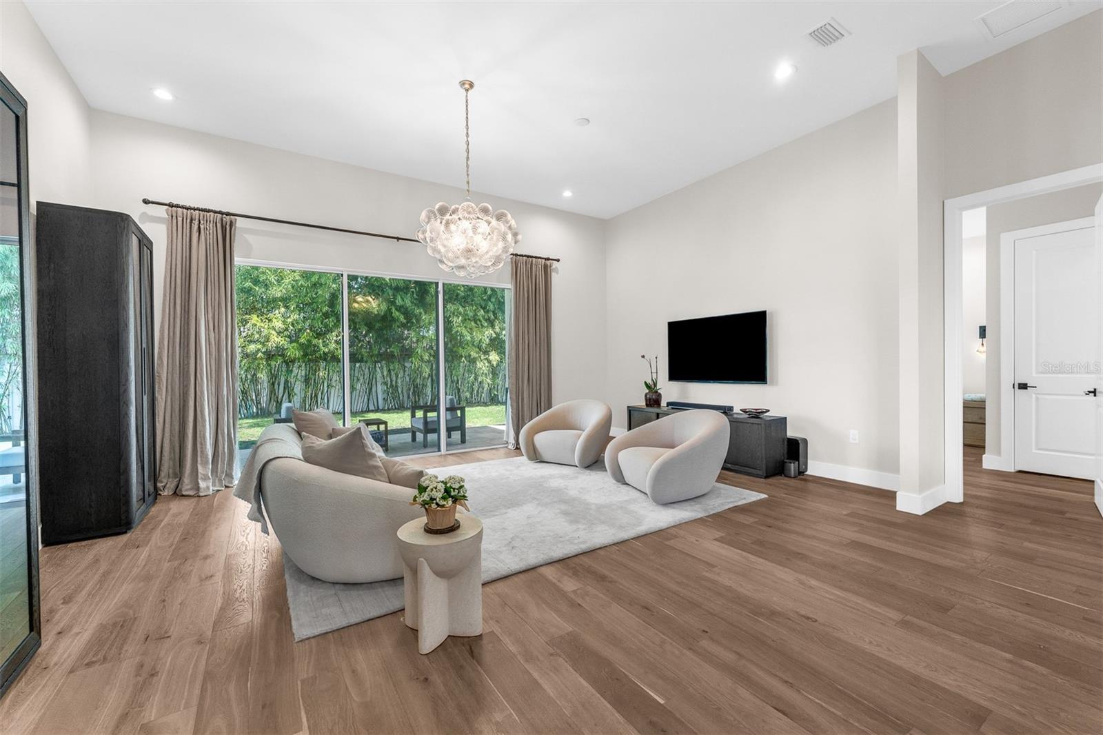 Image 10 of 35 For 4347 Daubert Street