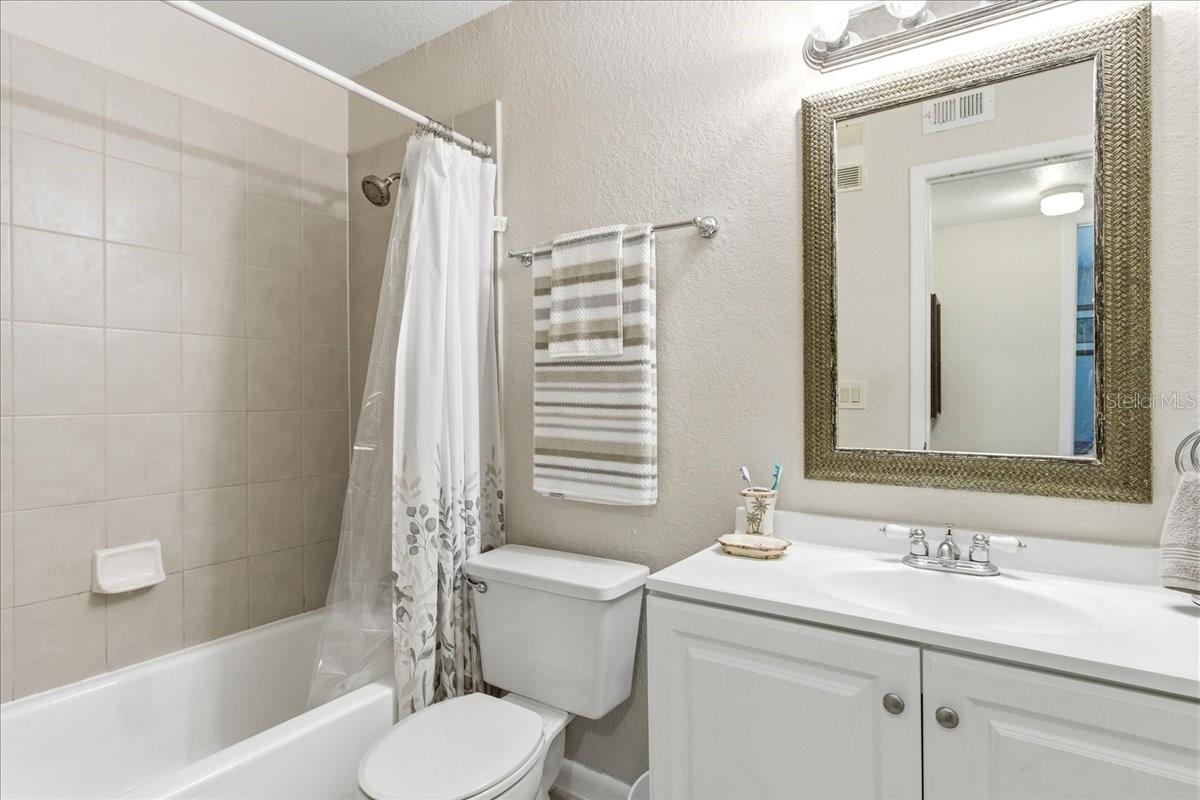 Image 17 of 42 For 11594 Westwood Boulevard 1614