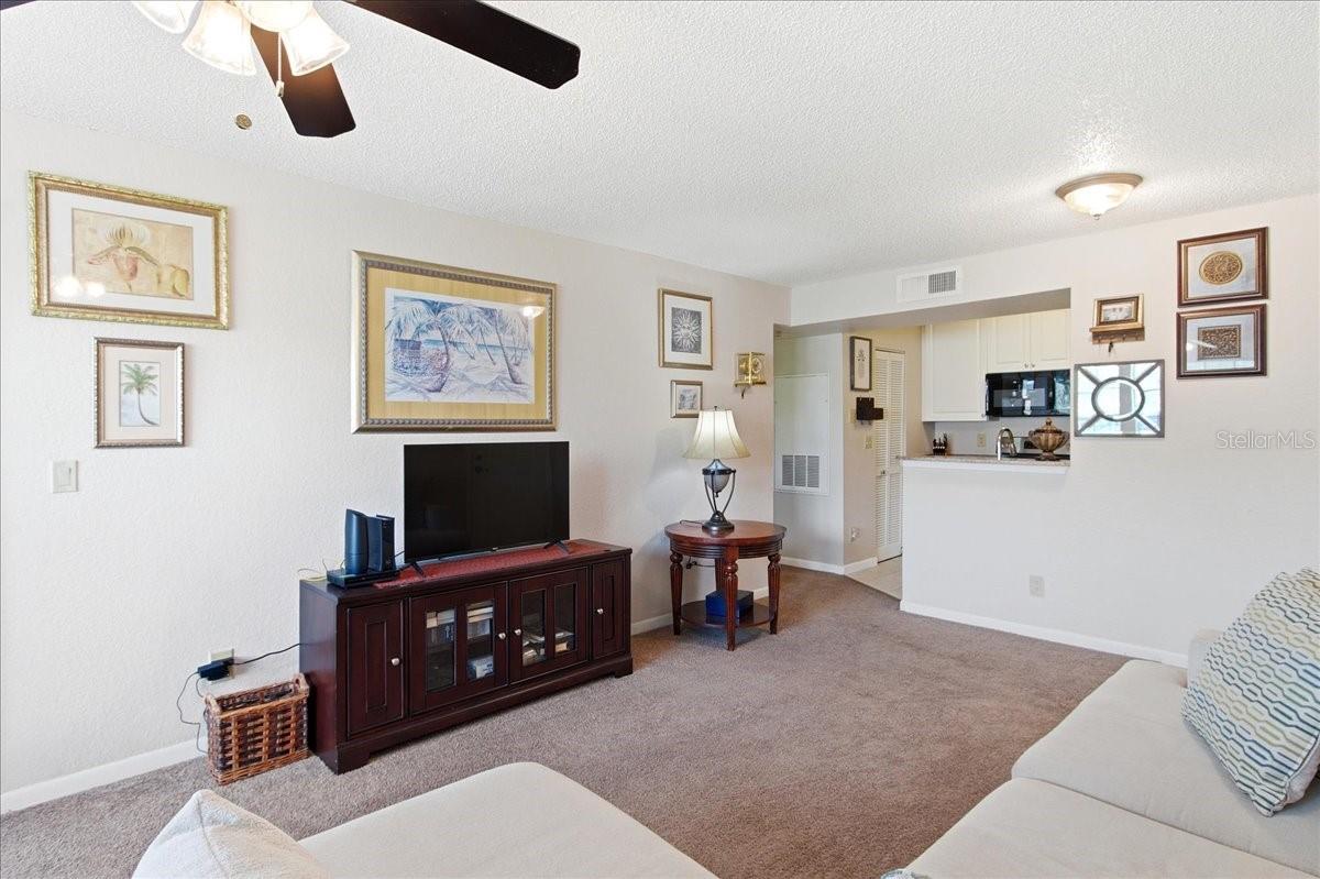 Image 6 of 42 For 11594 Westwood Boulevard 1614