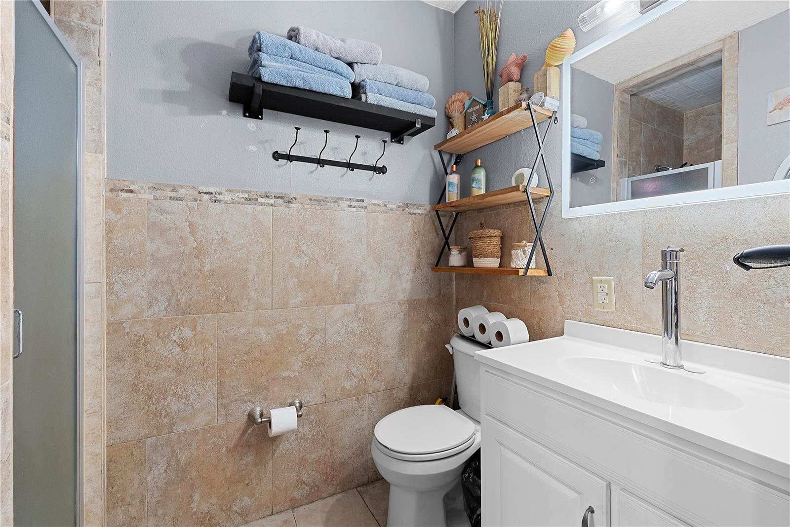 Image 32 of 40 For 443 High Street