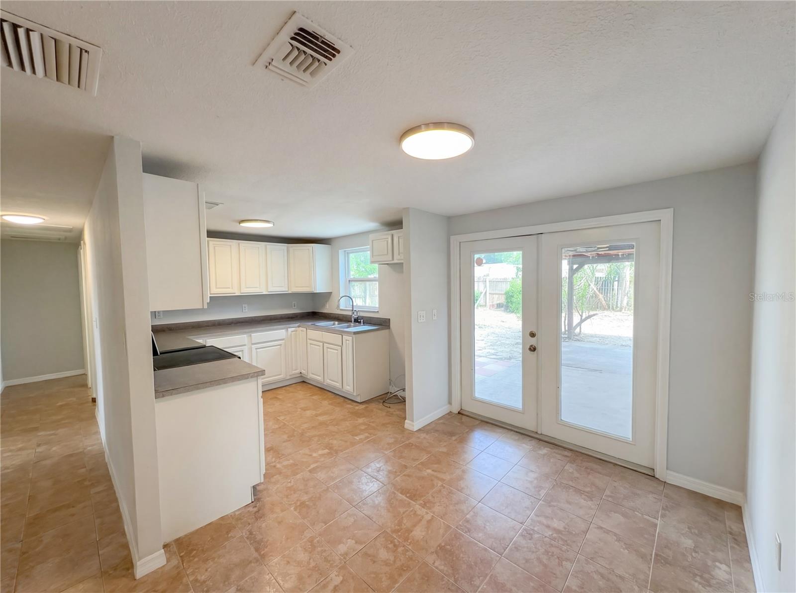 Image 5 of 15 For 2126 Smithfield Circle S