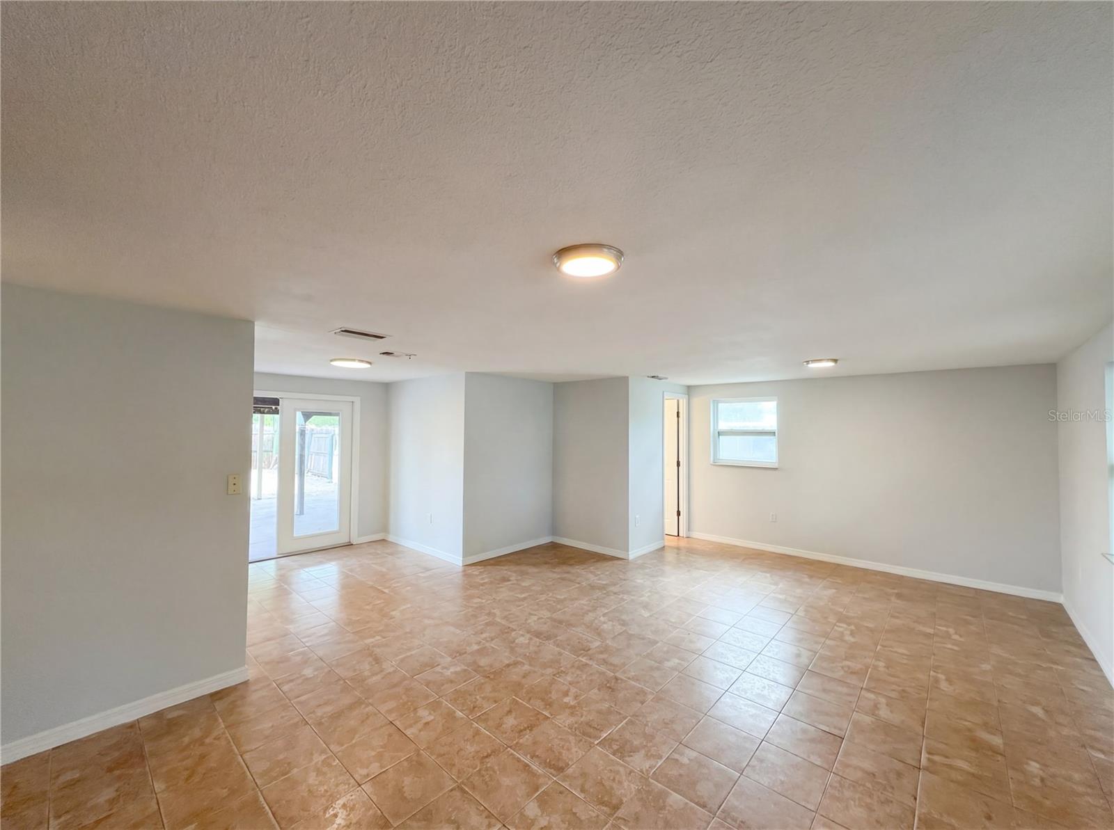 Image 8 of 15 For 2126 Smithfield Circle S