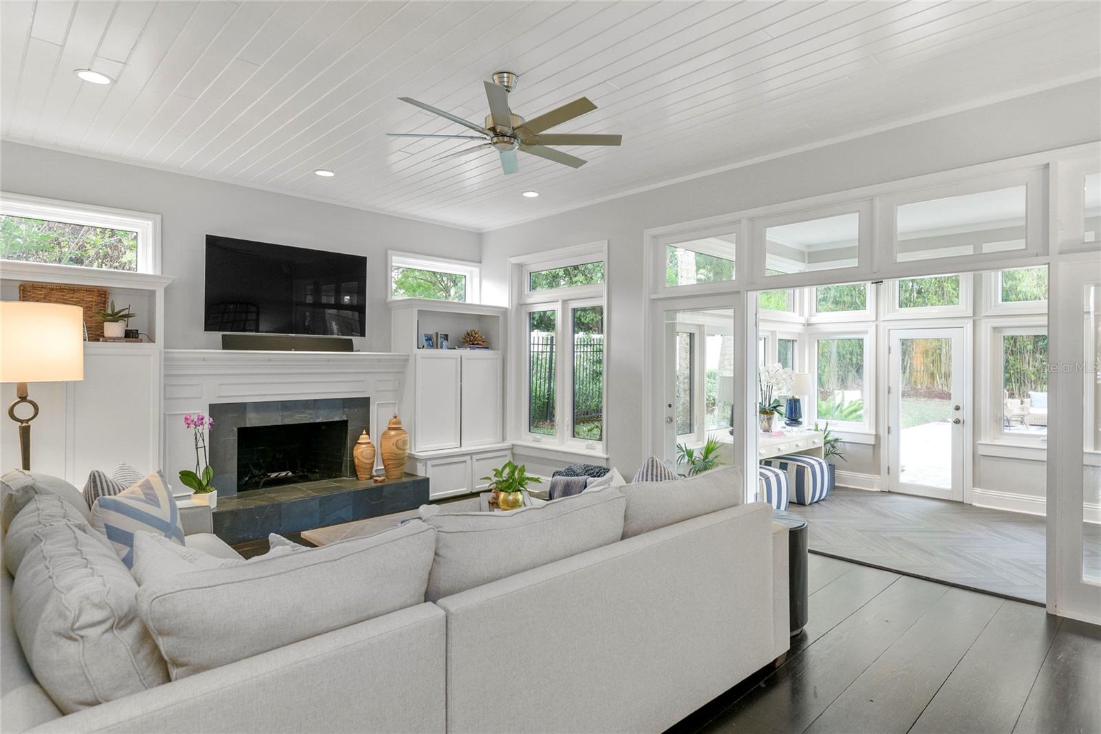 Image 11 of 47 For 543 Lake Sue Avenue