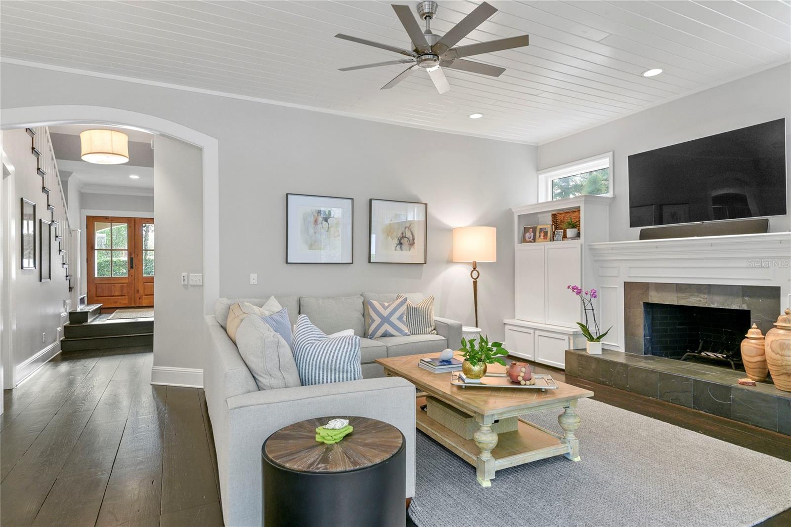 Image 12 of 47 For 543 Lake Sue Avenue