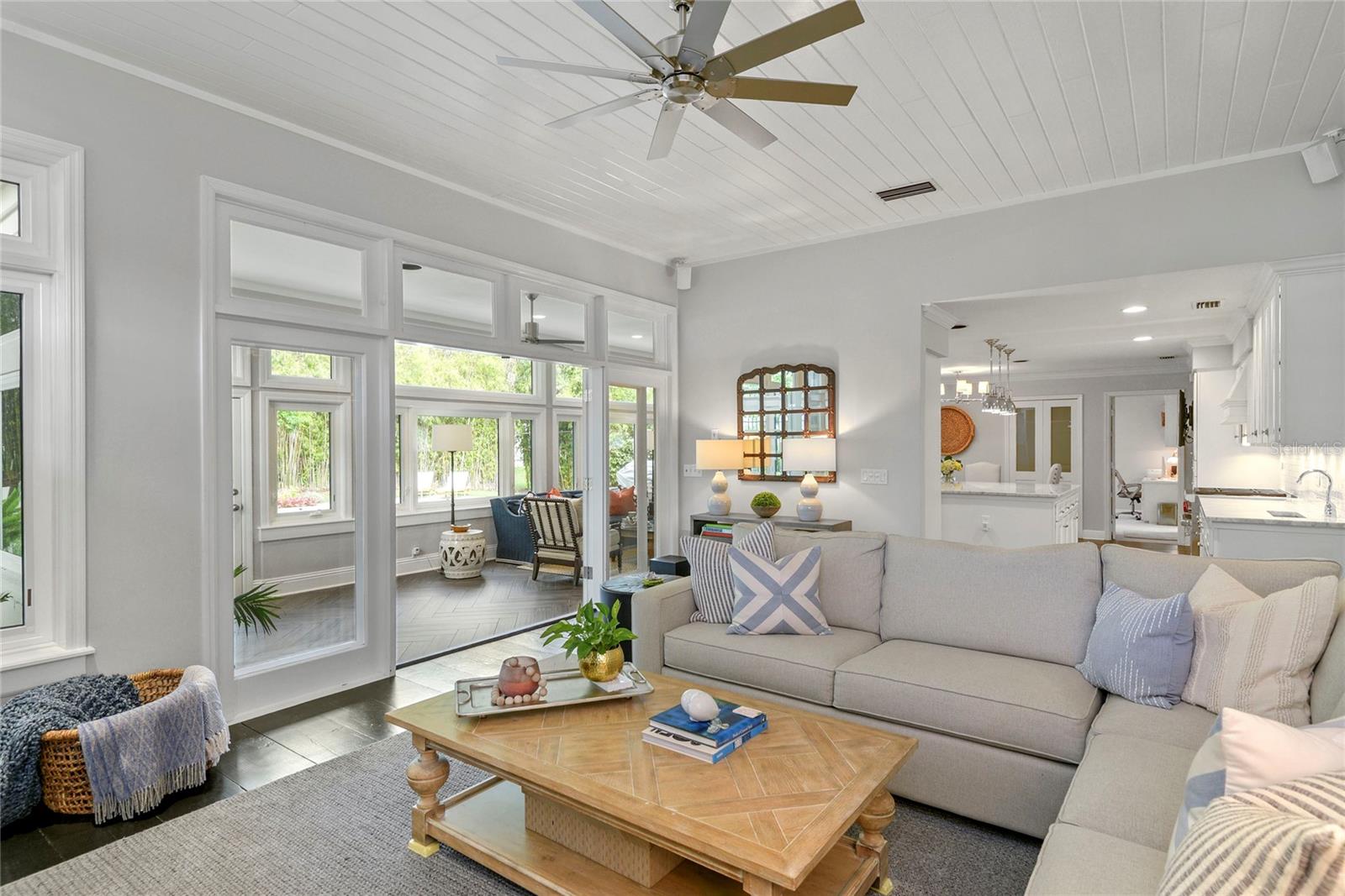 Image 14 of 47 For 543 Lake Sue Avenue