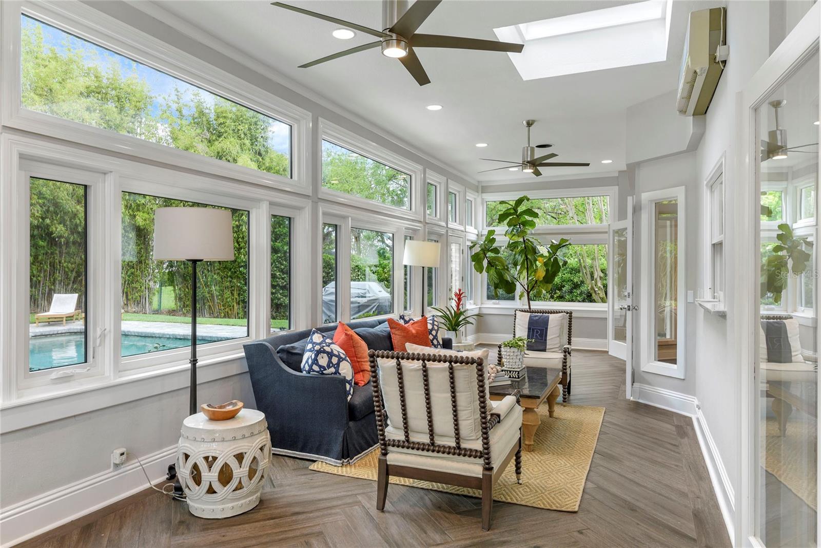 Image 20 of 47 For 543 Lake Sue Avenue