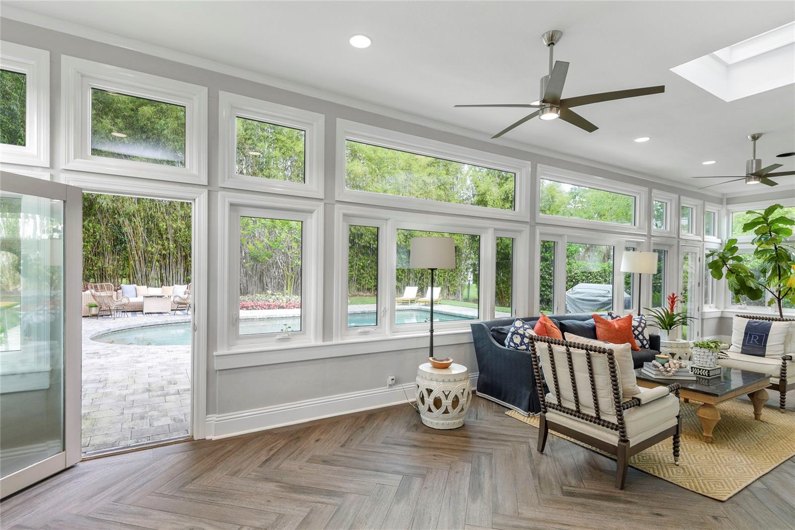 Image 21 of 47 For 543 Lake Sue Avenue