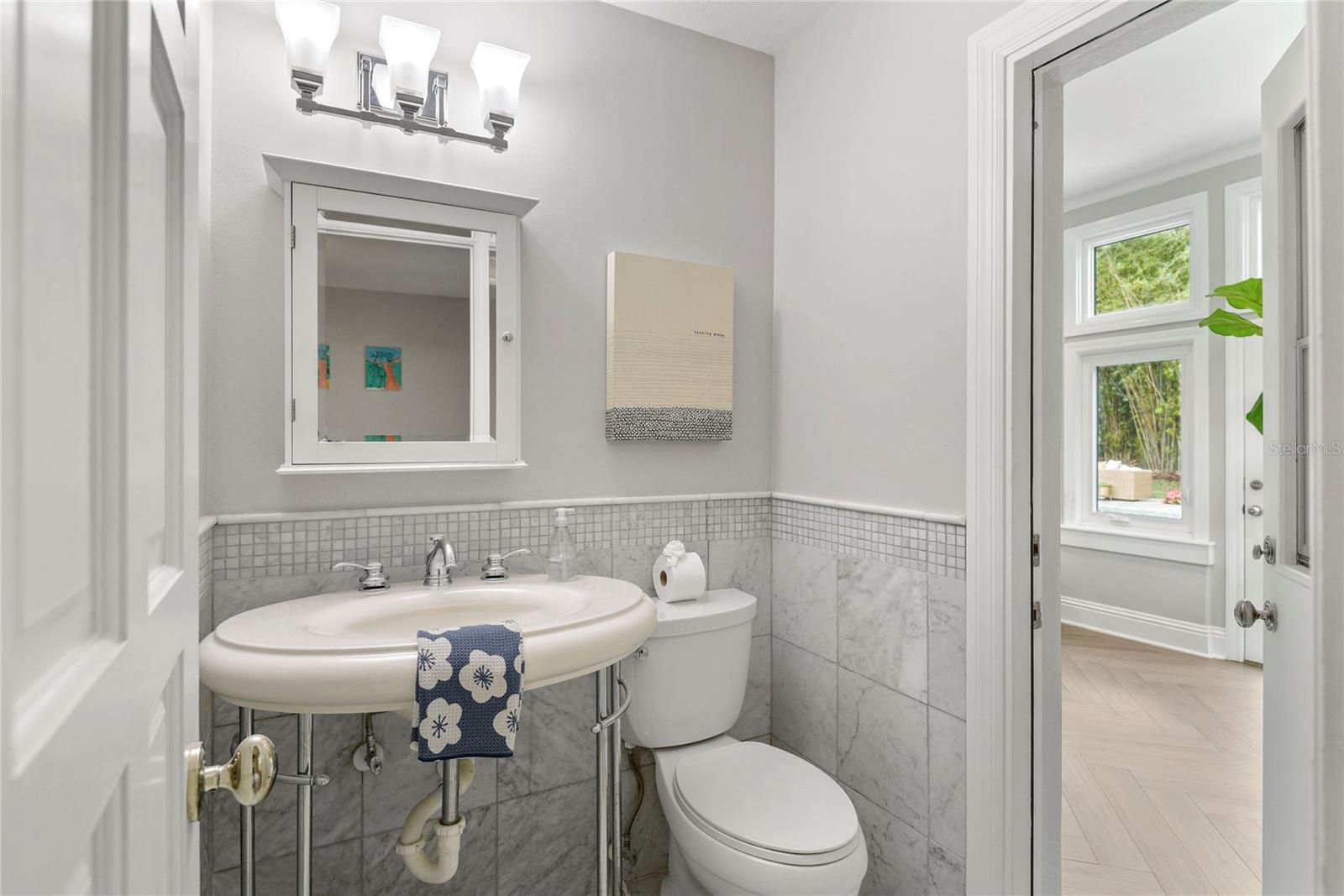 Image 28 of 47 For 543 Lake Sue Avenue