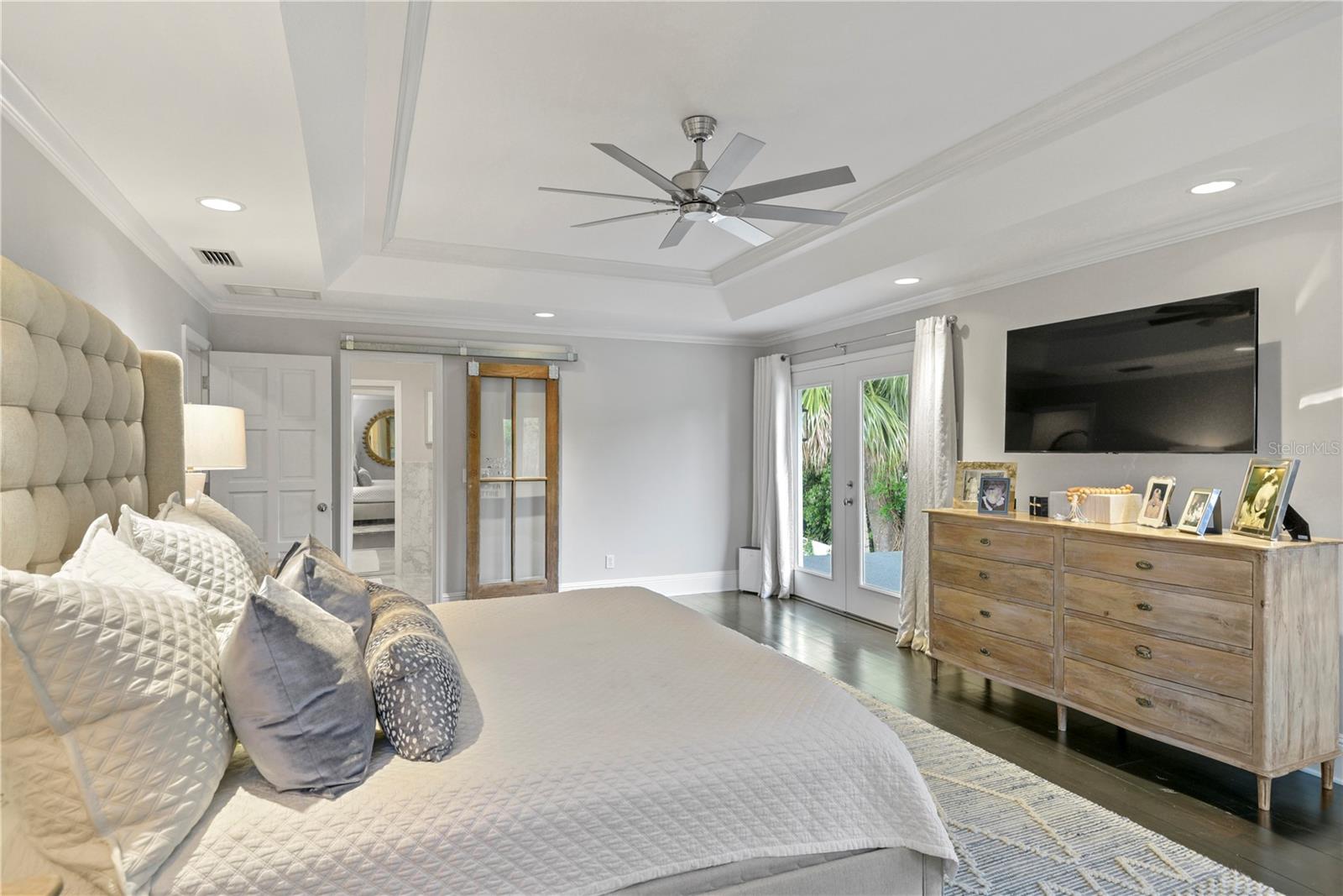 Image 30 of 47 For 543 Lake Sue Avenue