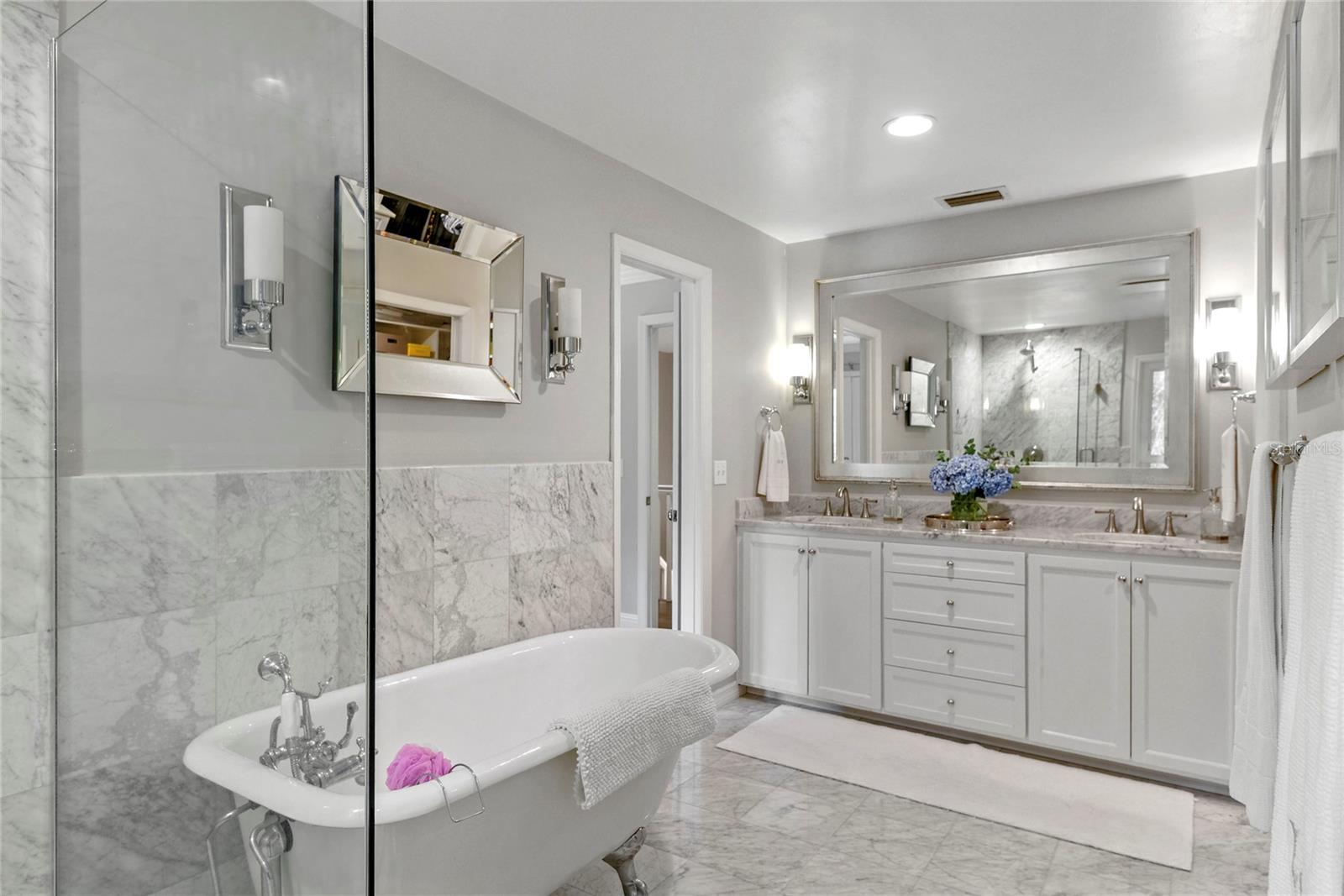 Image 31 of 47 For 543 Lake Sue Avenue