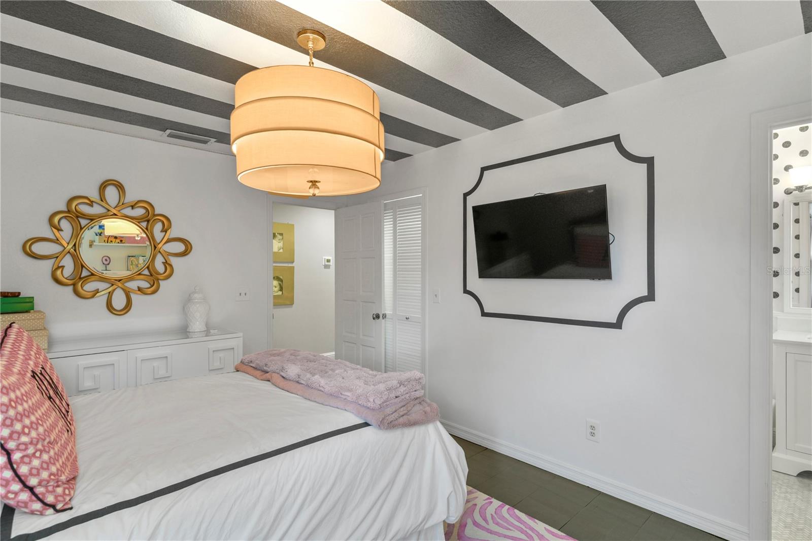 Image 35 of 47 For 543 Lake Sue Avenue