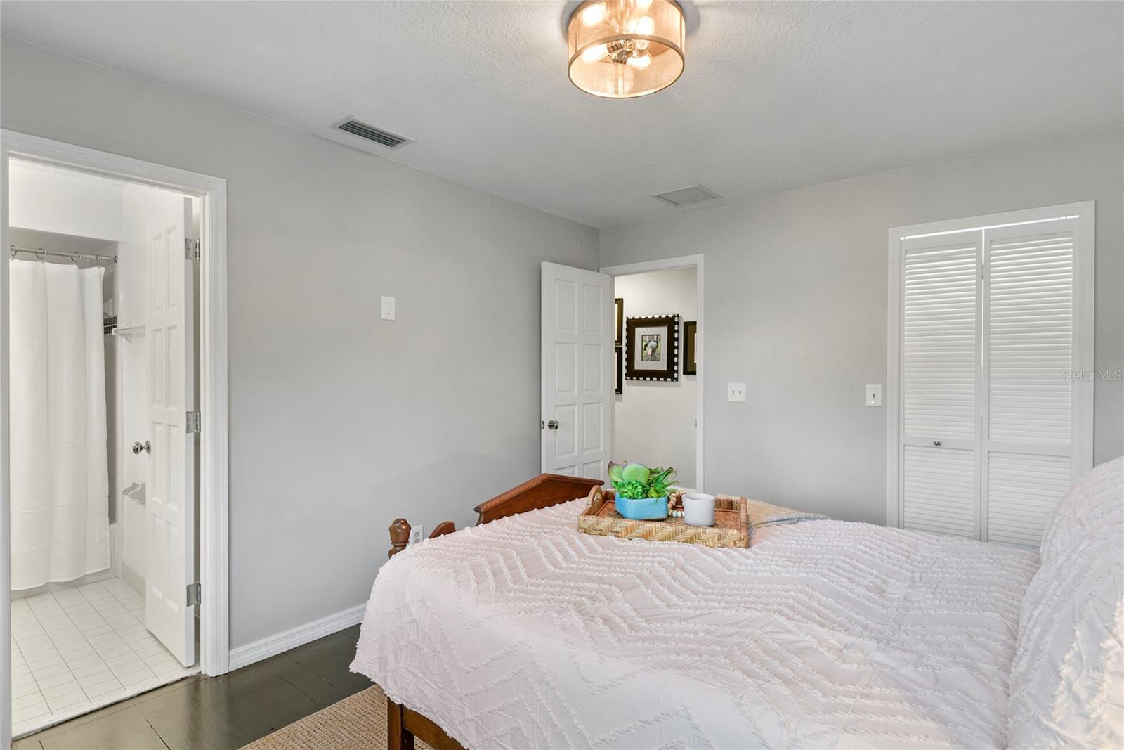 Image 38 of 47 For 543 Lake Sue Avenue