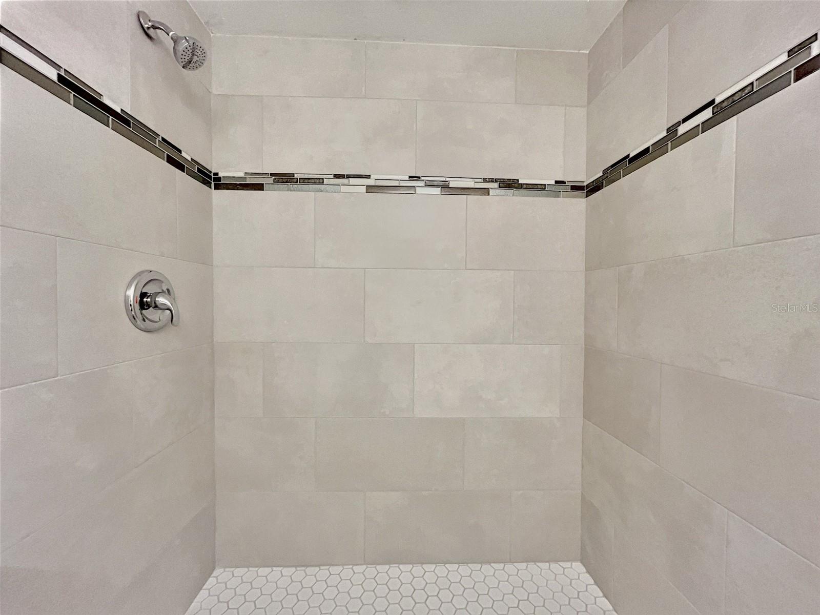 Image 14 of 29 For 865 Sky Lake Circle D