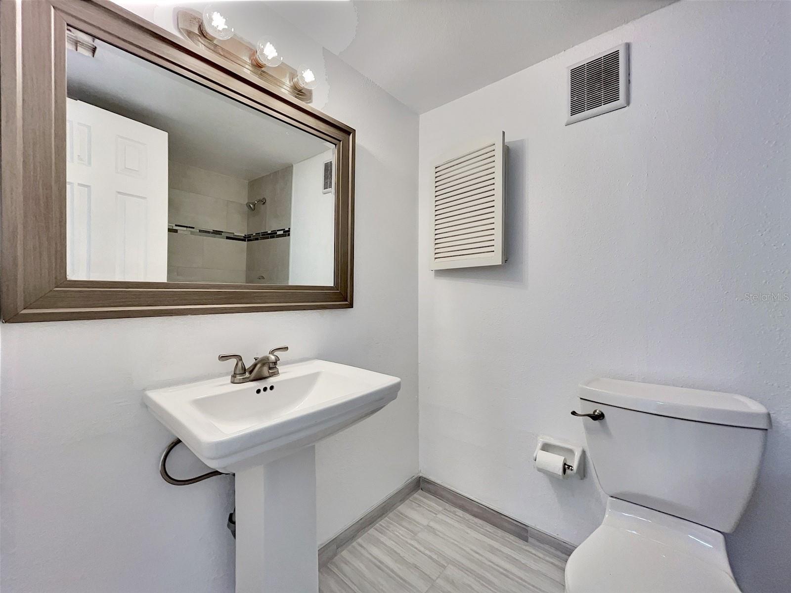 Image 17 of 29 For 865 Sky Lake Circle D