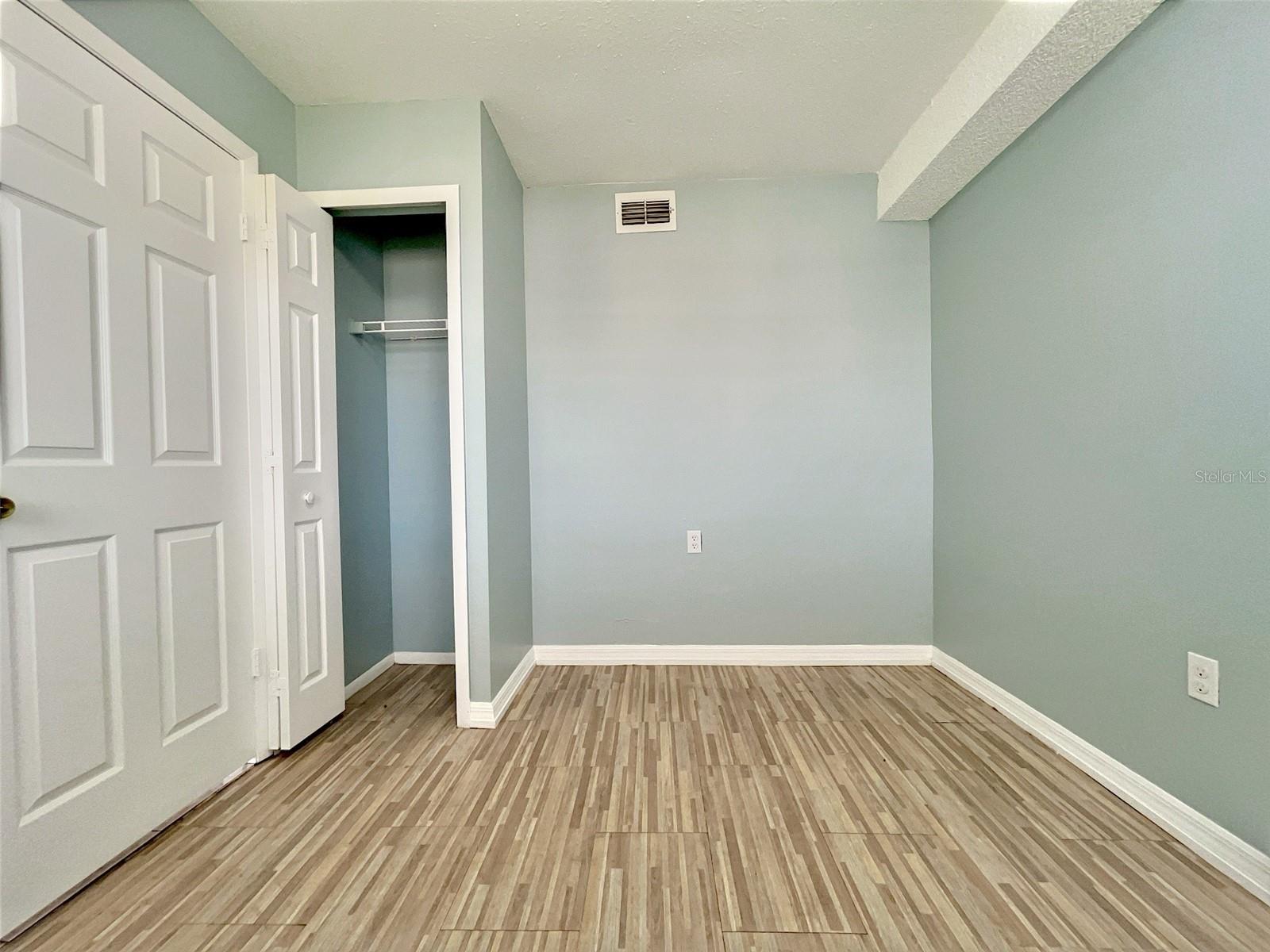 Image 18 of 29 For 865 Sky Lake Circle D