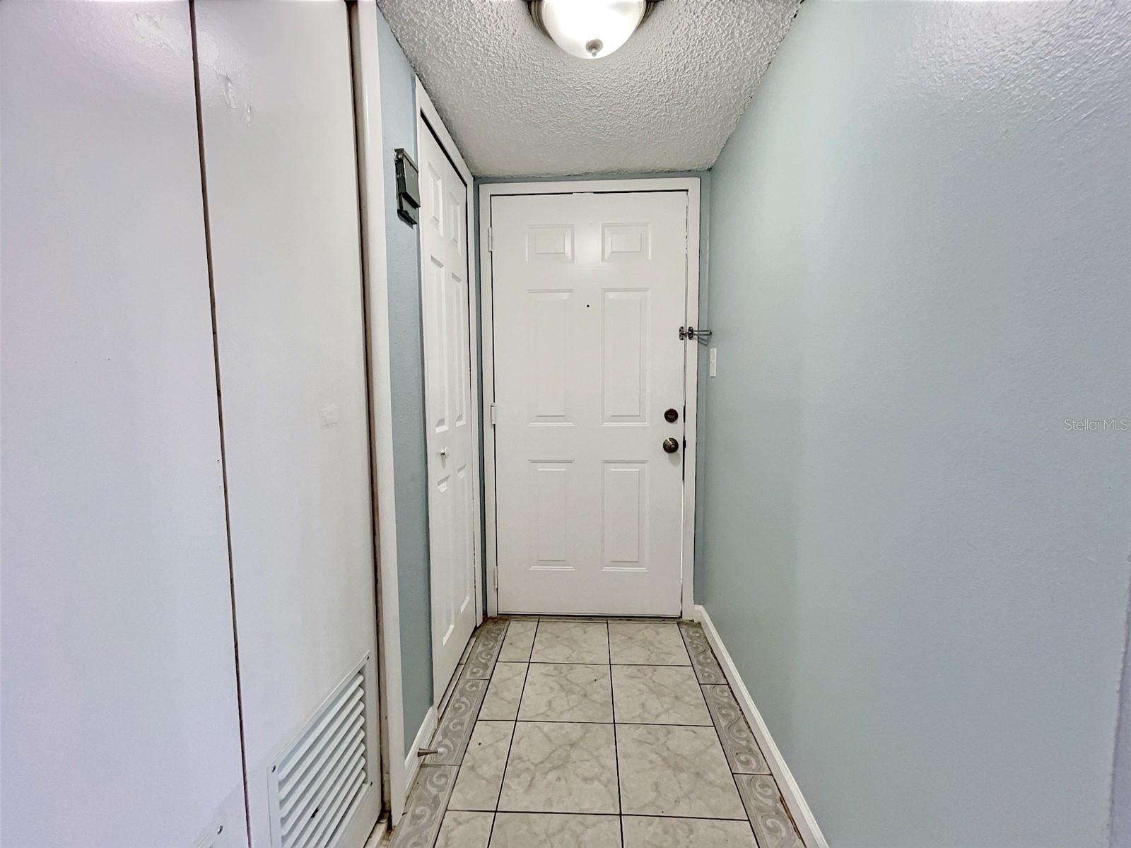 Image 20 of 29 For 865 Sky Lake Circle D