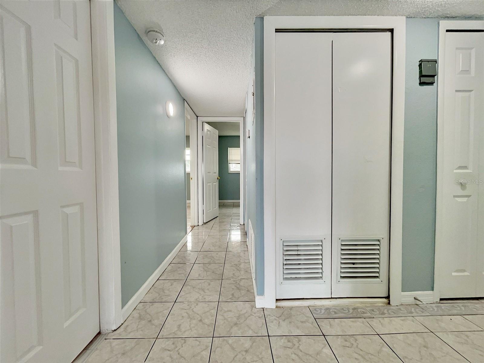 Image 21 of 29 For 865 Sky Lake Circle D