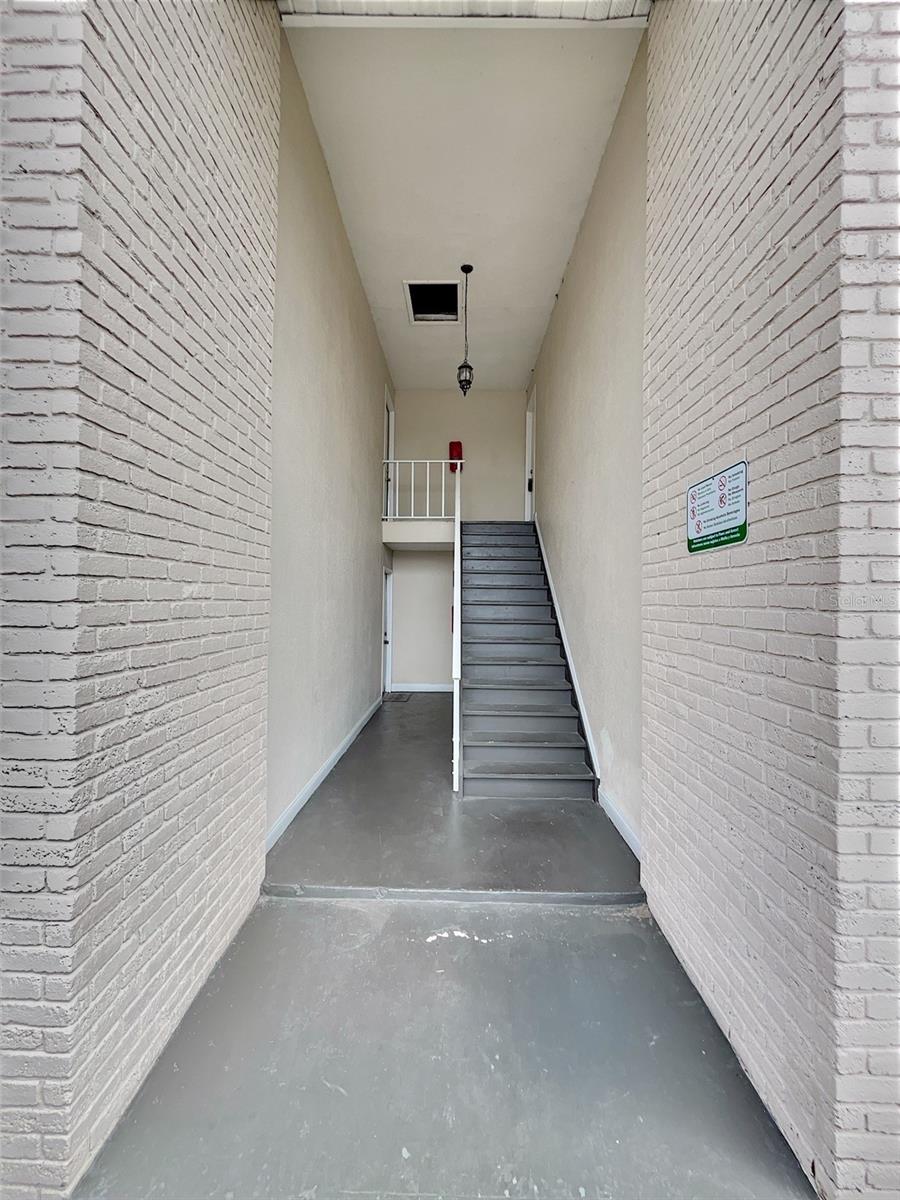 Image 22 of 29 For 865 Sky Lake Circle D