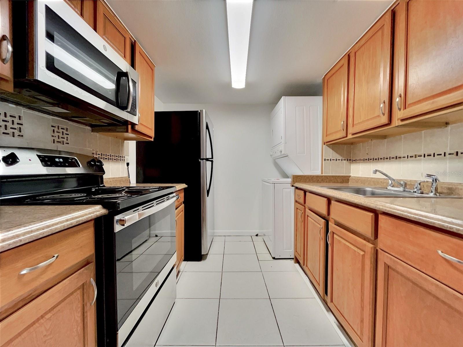 Image 5 of 29 For 865 Sky Lake Circle D