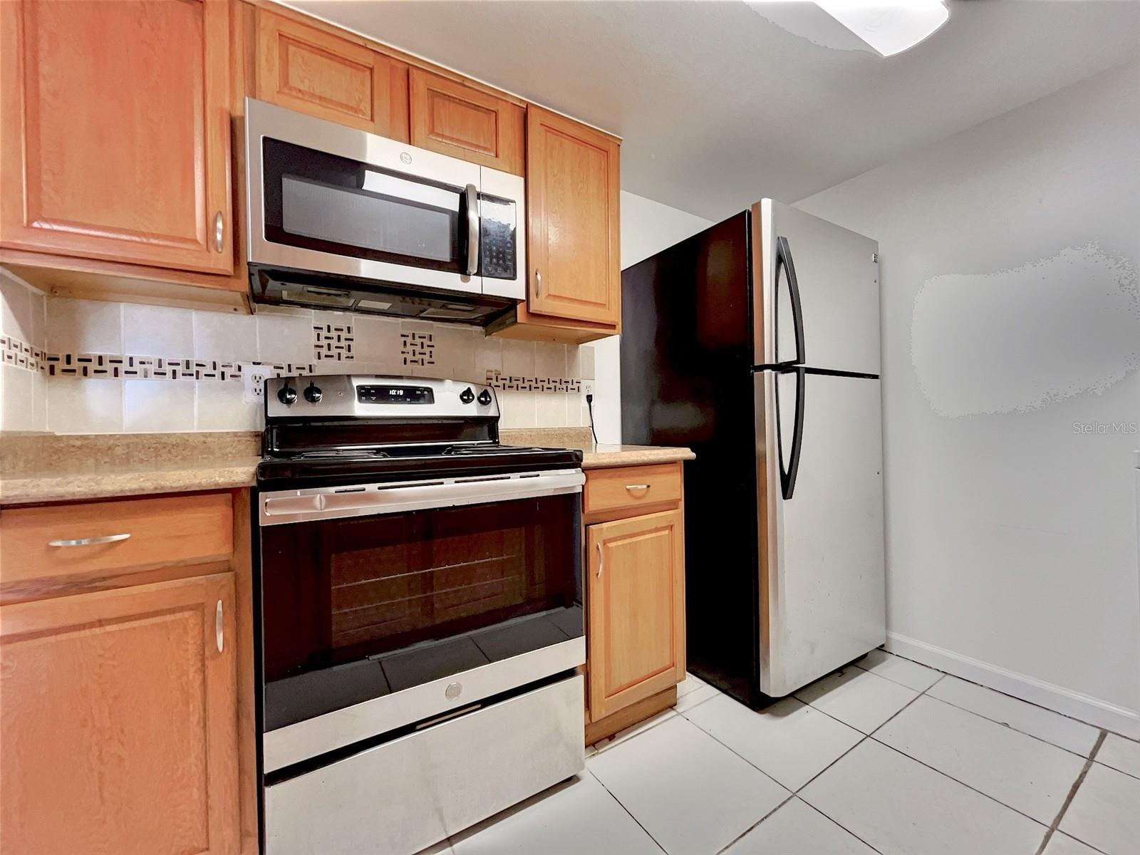 Image 6 of 29 For 865 Sky Lake Circle D