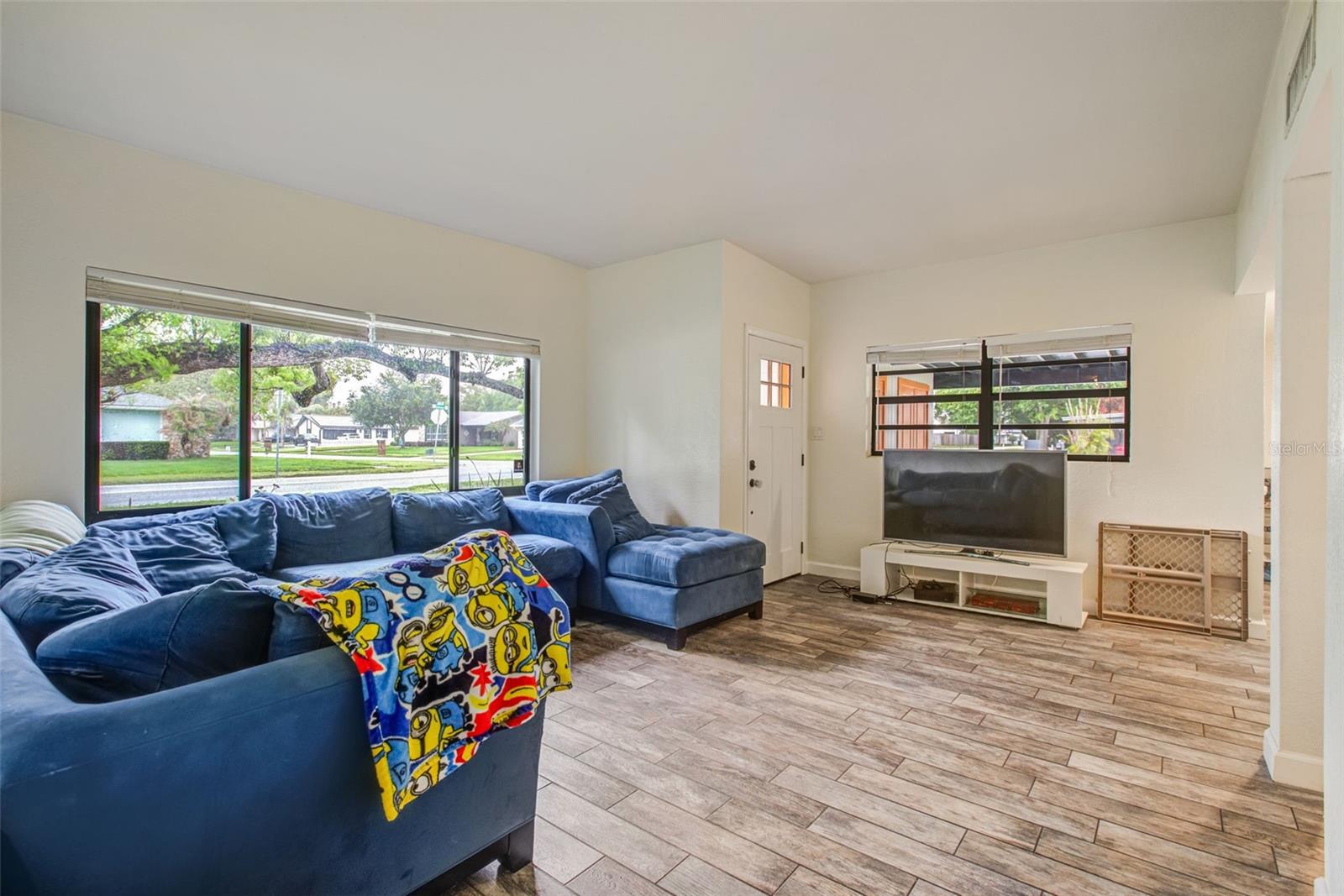 Image 5 of 18 For 4149 Montrose Court