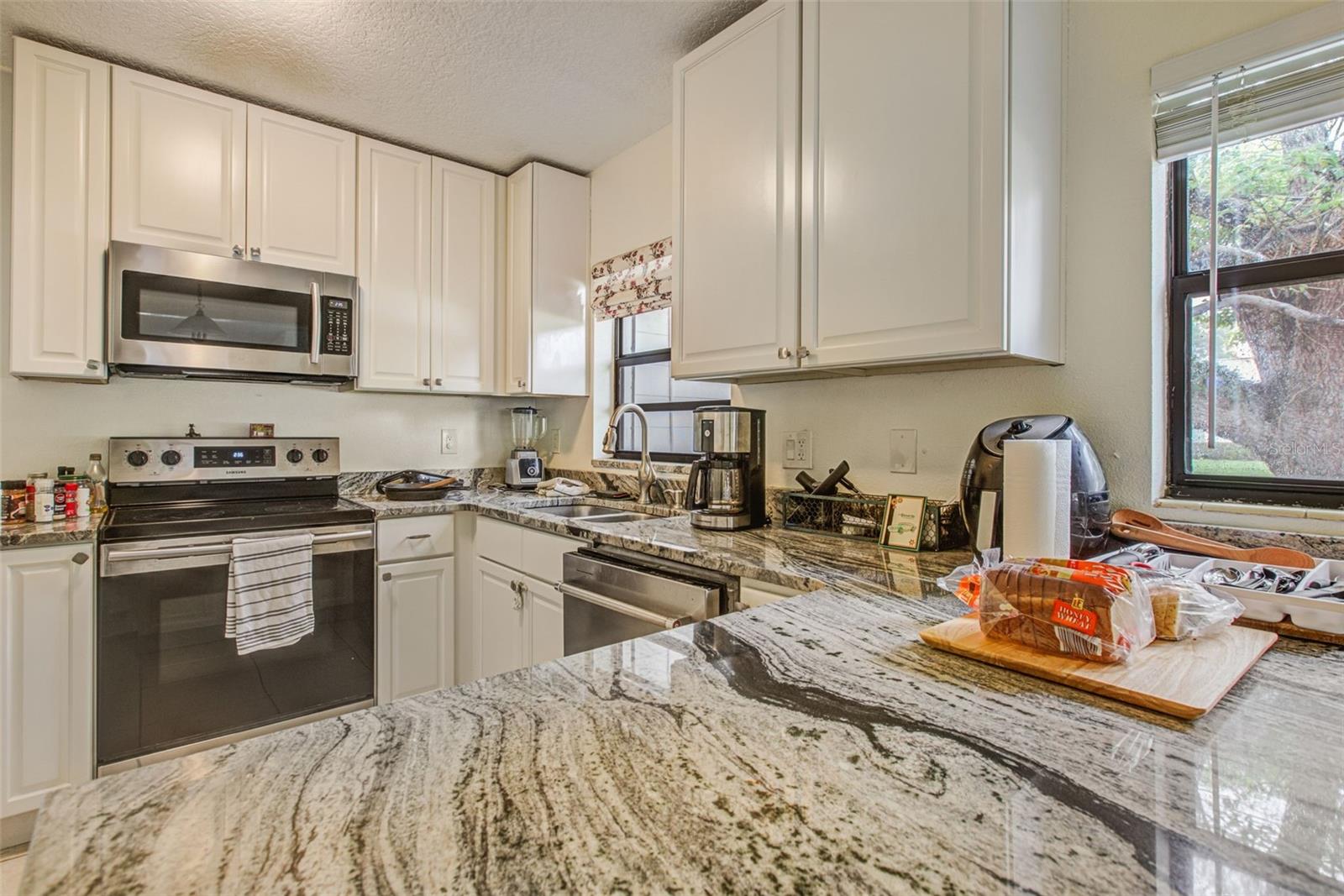 Image 6 of 18 For 4149 Montrose Court