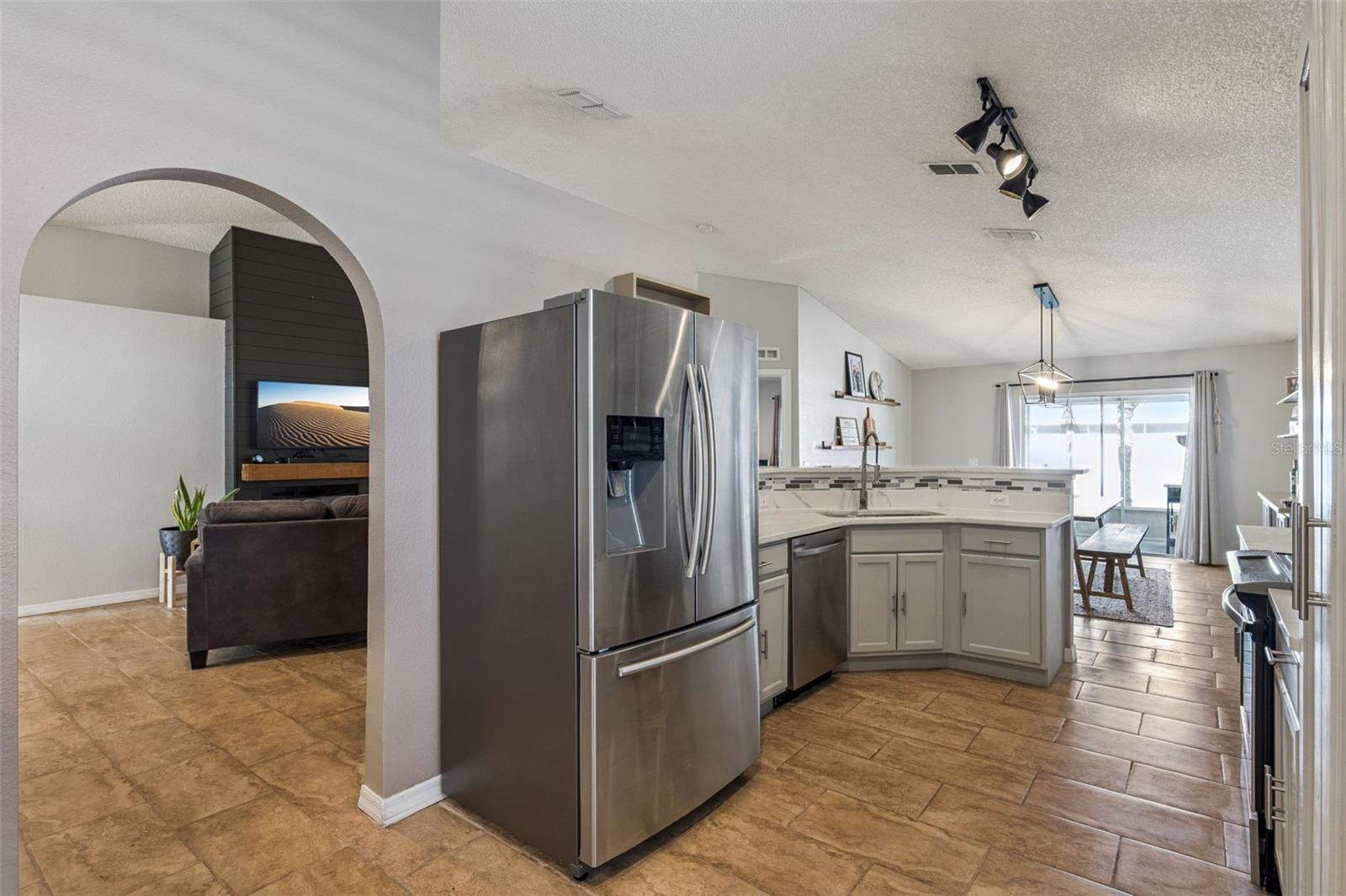 Image 14 of 61 For 10256 Laxton Street