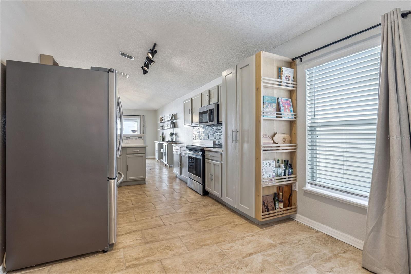 Image 15 of 61 For 10256 Laxton Street