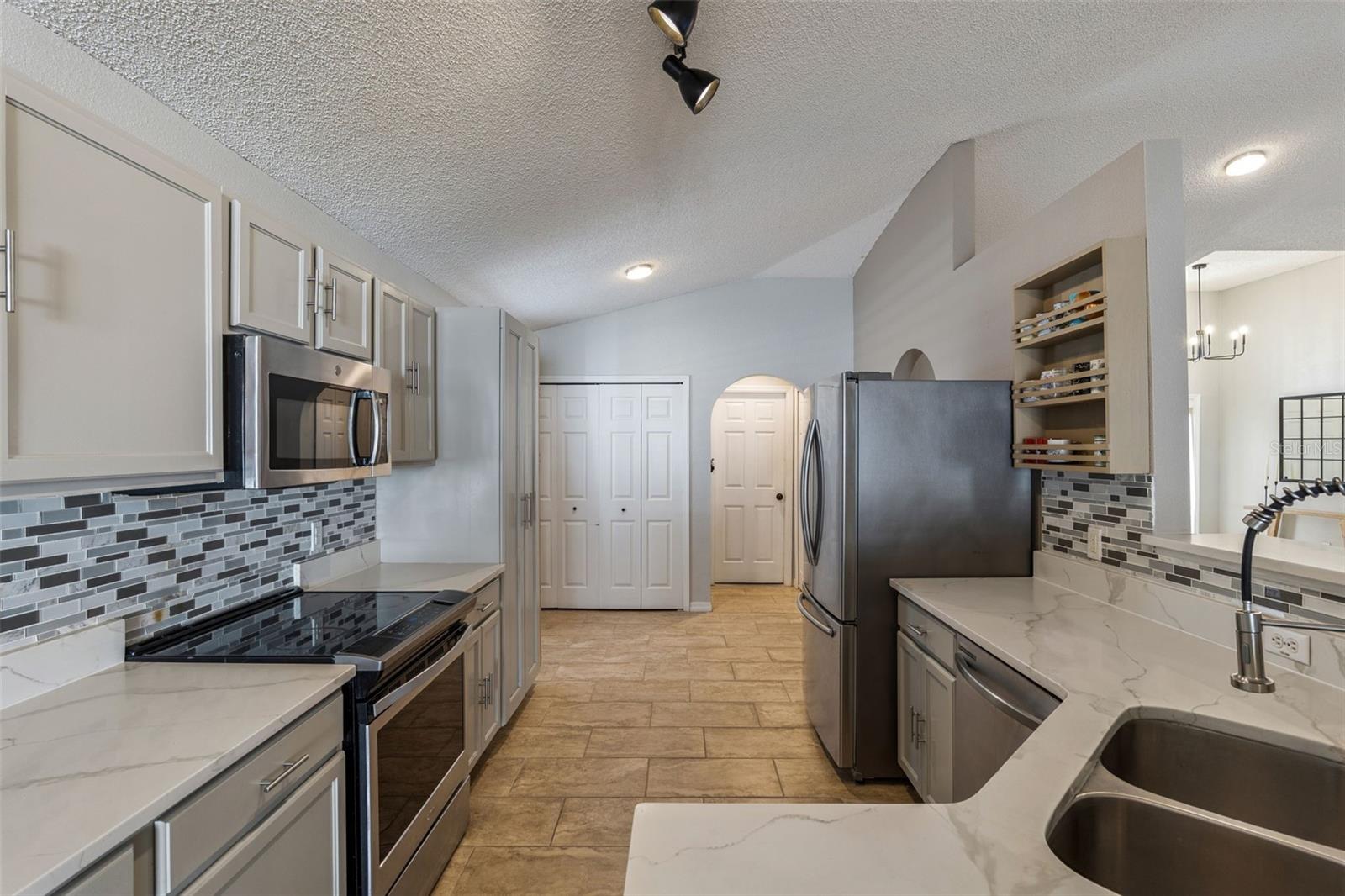 Image 16 of 61 For 10256 Laxton Street