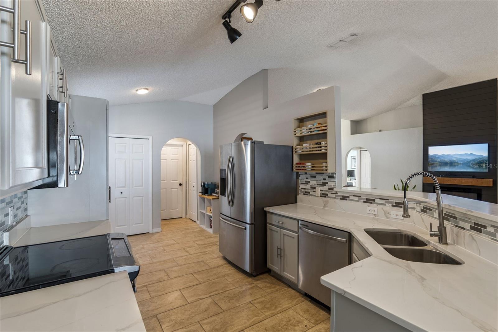 Image 17 of 61 For 10256 Laxton Street