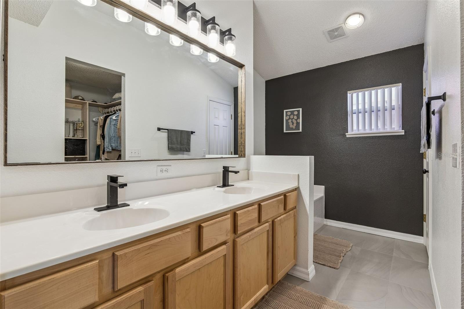 Image 29 of 61 For 10256 Laxton Street