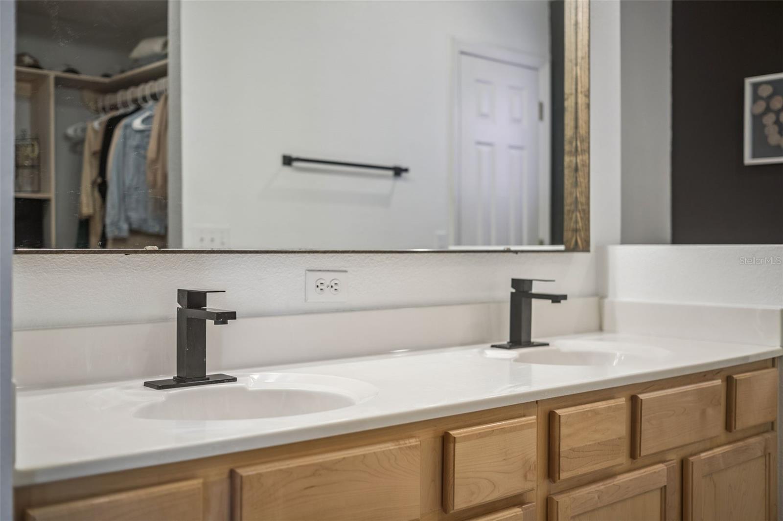 Image 32 of 61 For 10256 Laxton Street