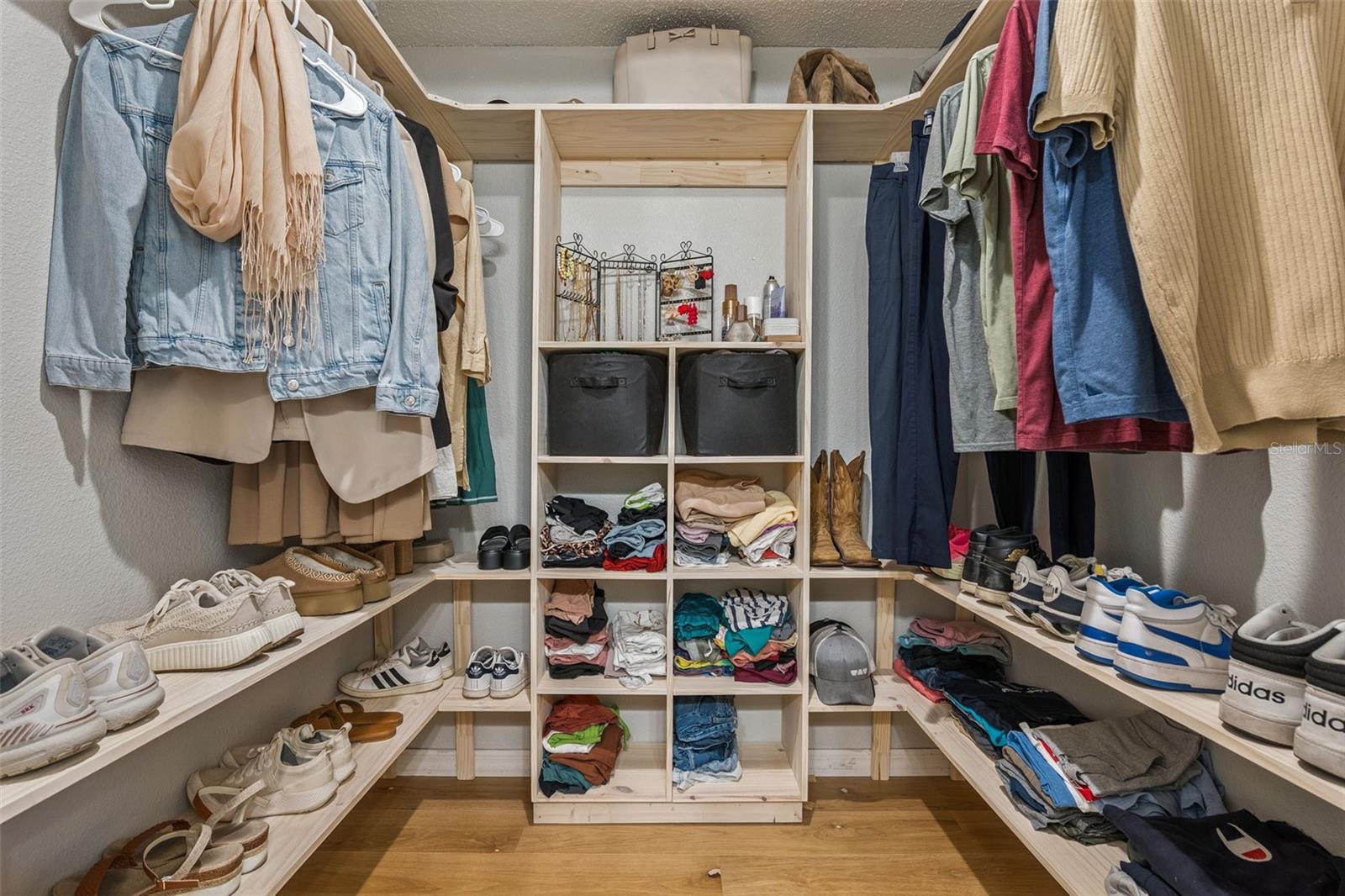 Image 33 of 61 For 10256 Laxton Street