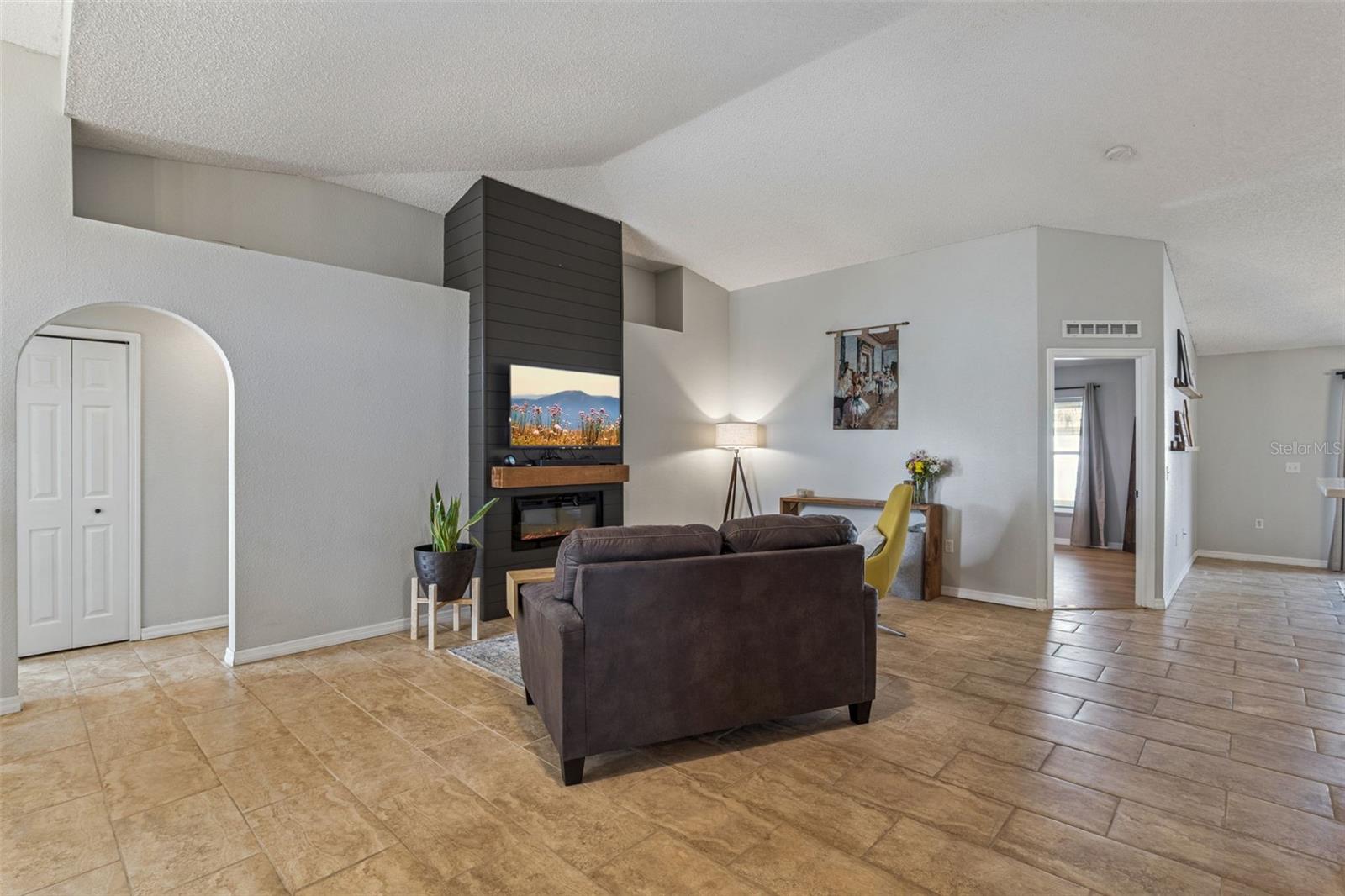 Image 8 of 61 For 10256 Laxton Street