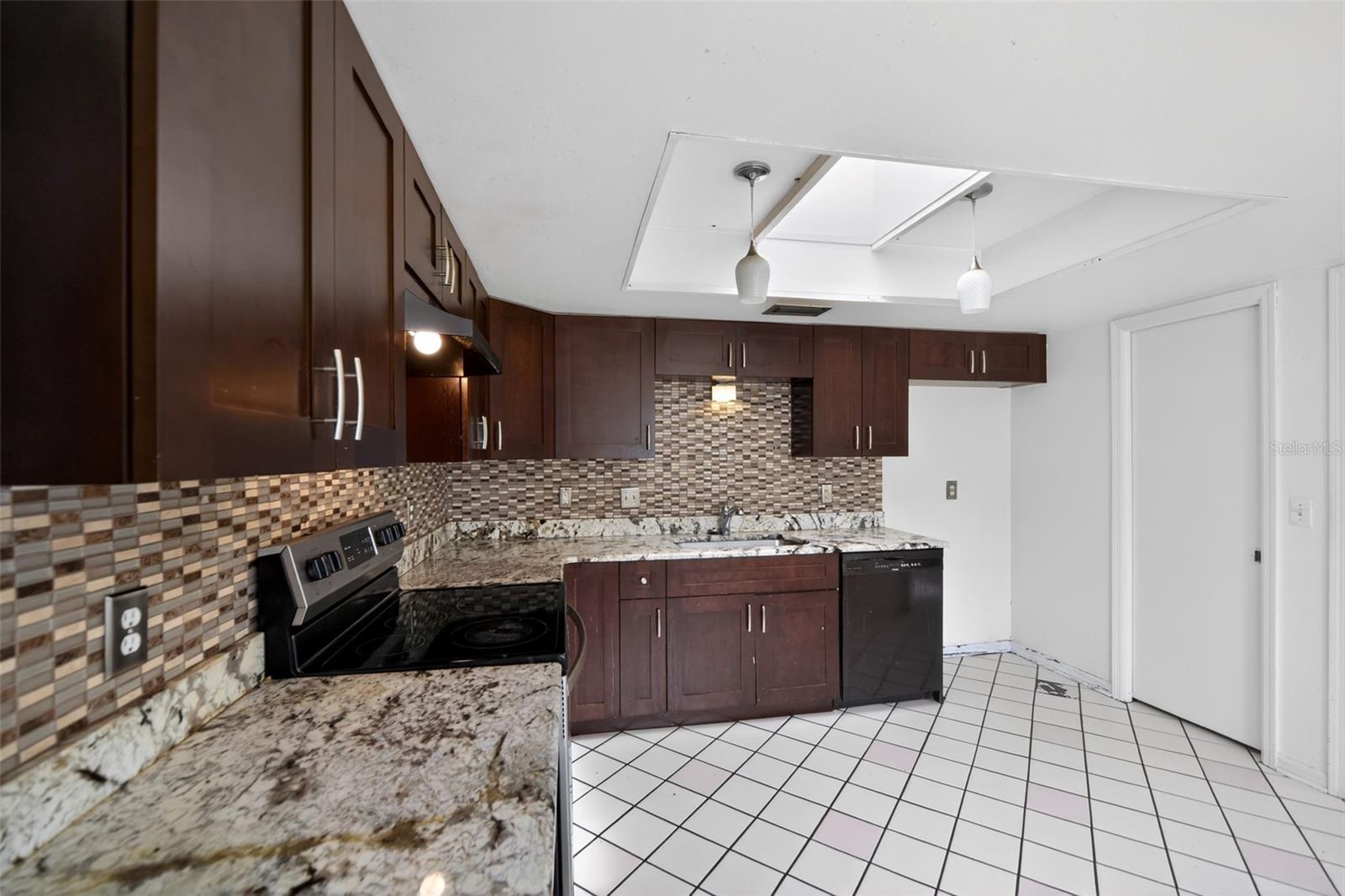 Image 10 of 26 For 175 Sheridan Avenue