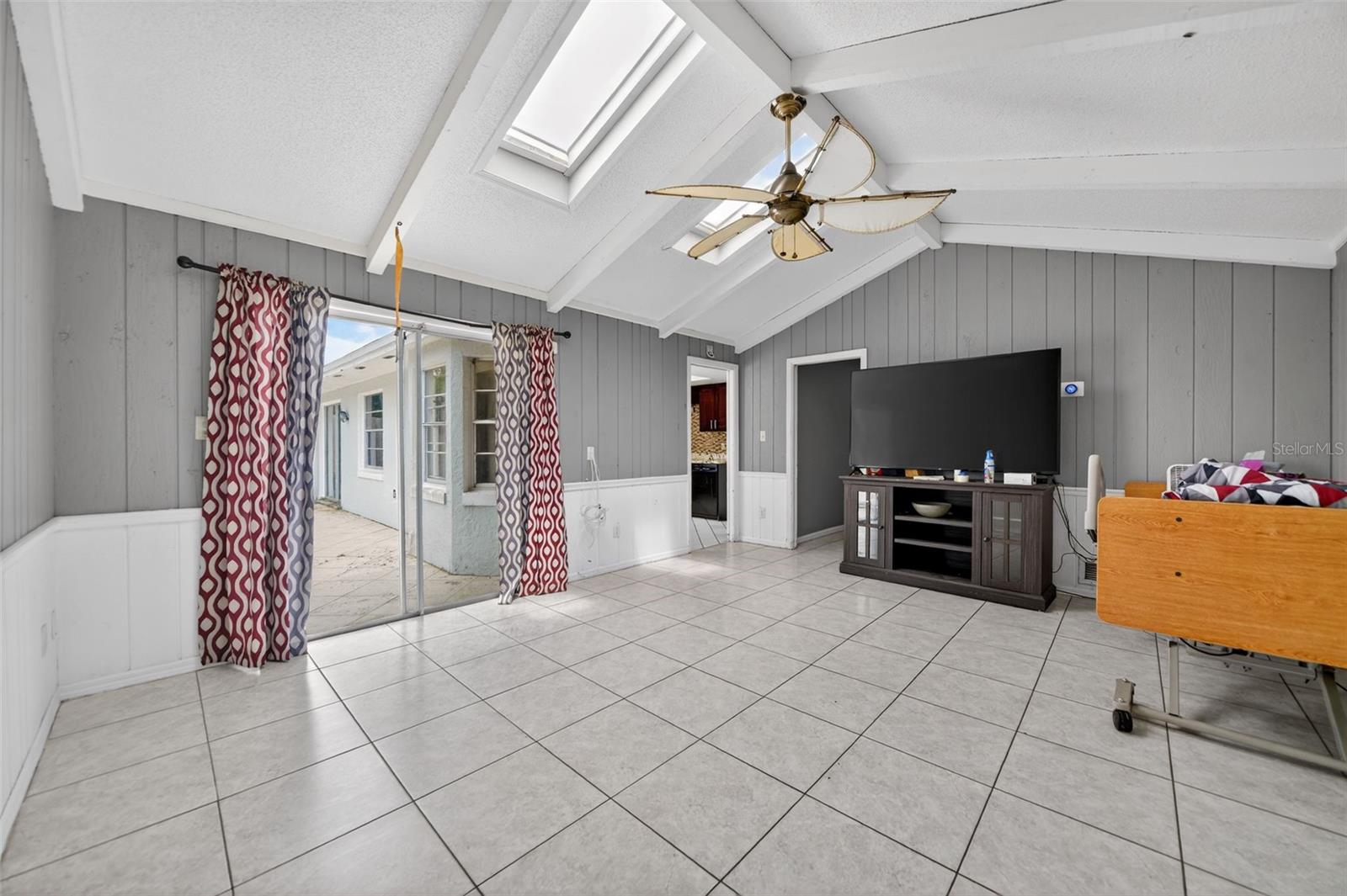 Image 11 of 26 For 175 Sheridan Avenue