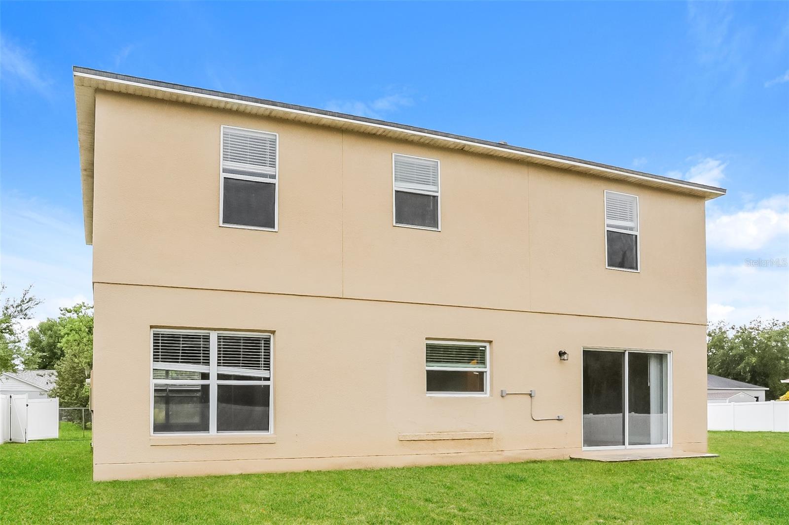 Image 15 of 17 For 207 Taranto Way