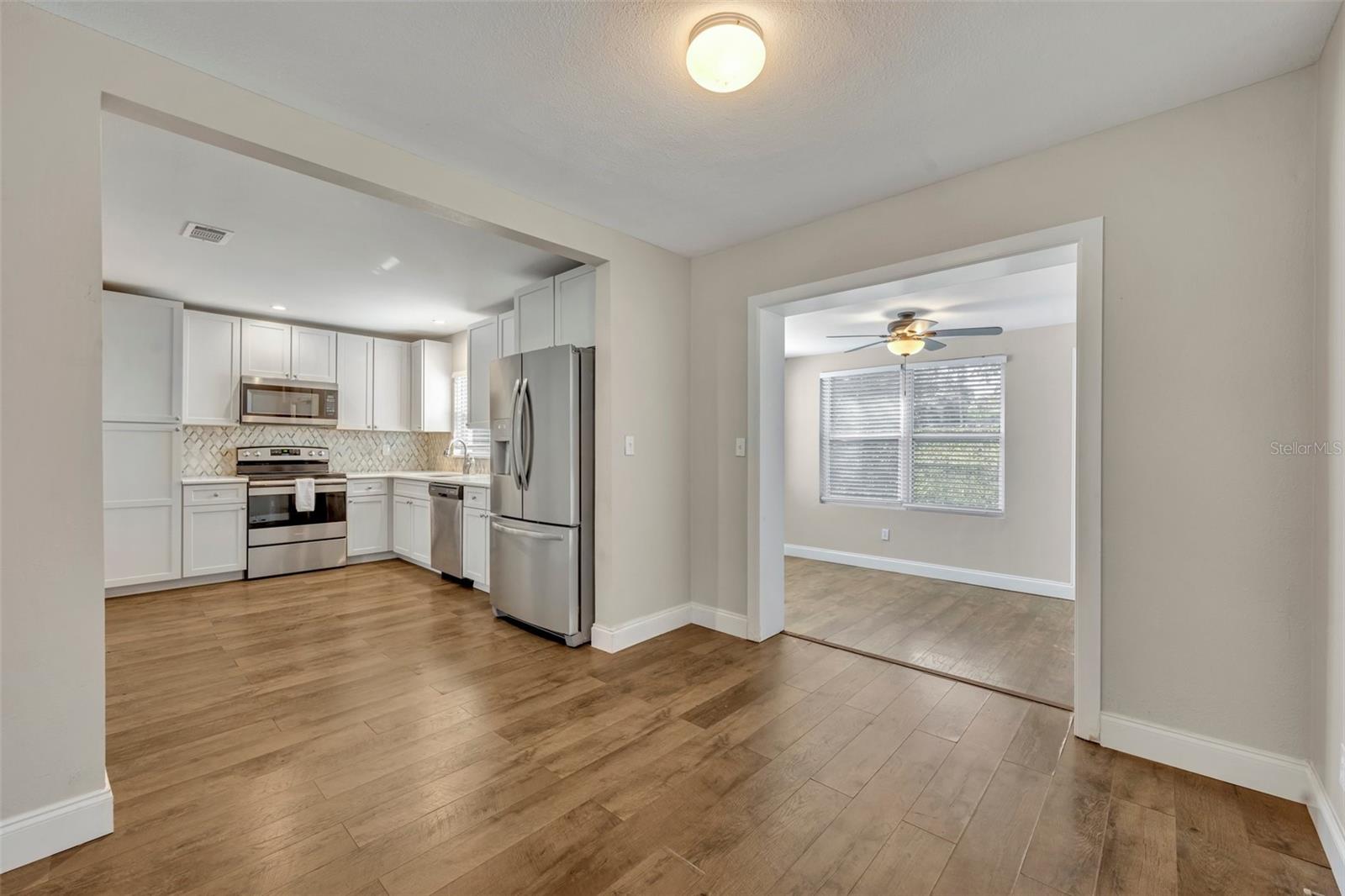 Listing photo id 8 for 3202 Drake Drive