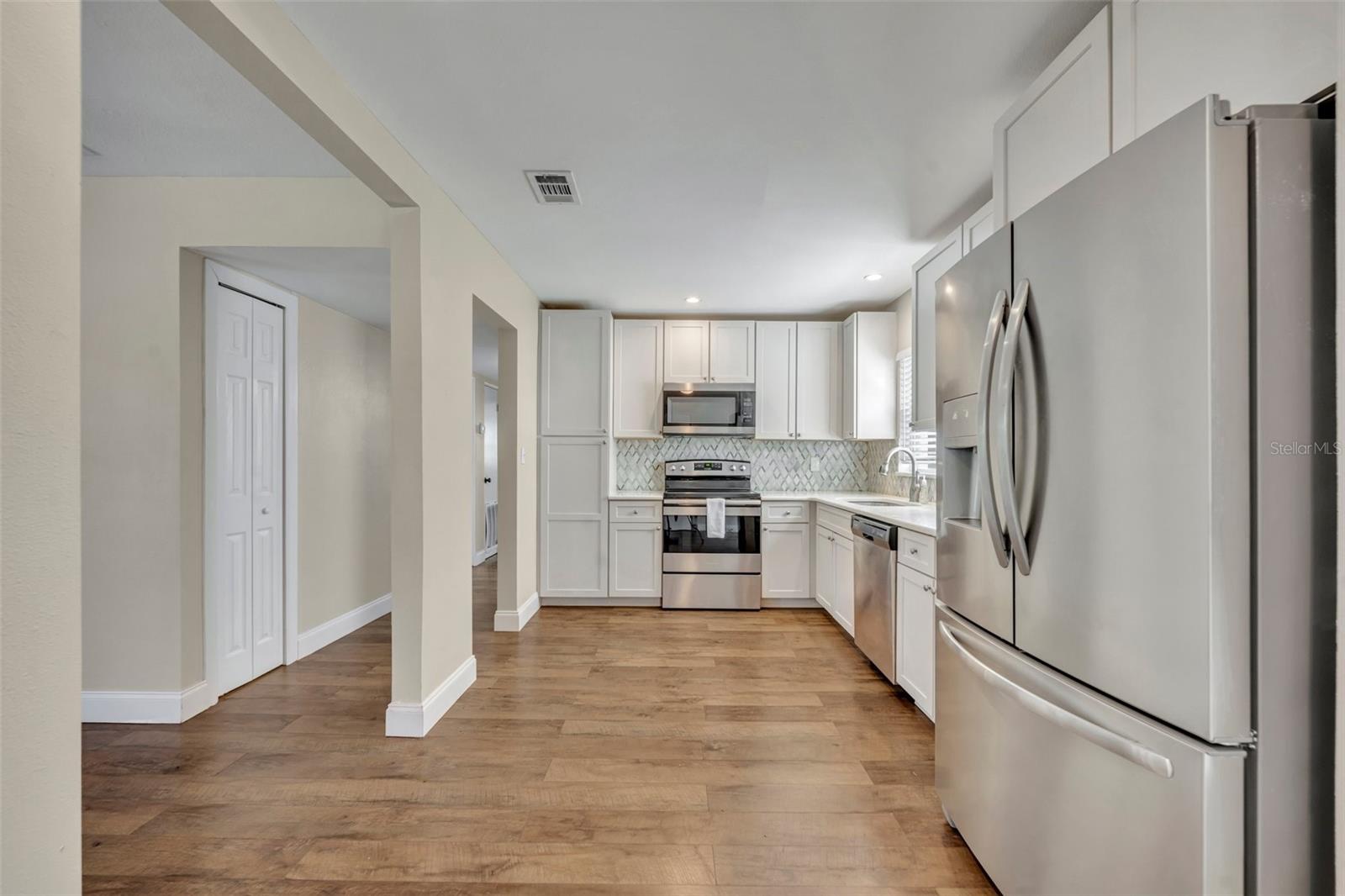 Listing photo id 11 for 3202 Drake Drive