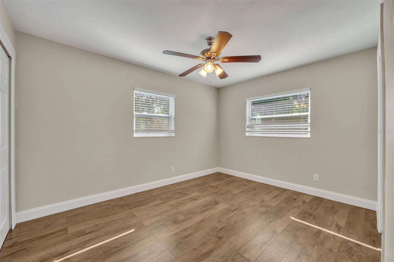 Listing photo id 15 for 3202 Drake Drive