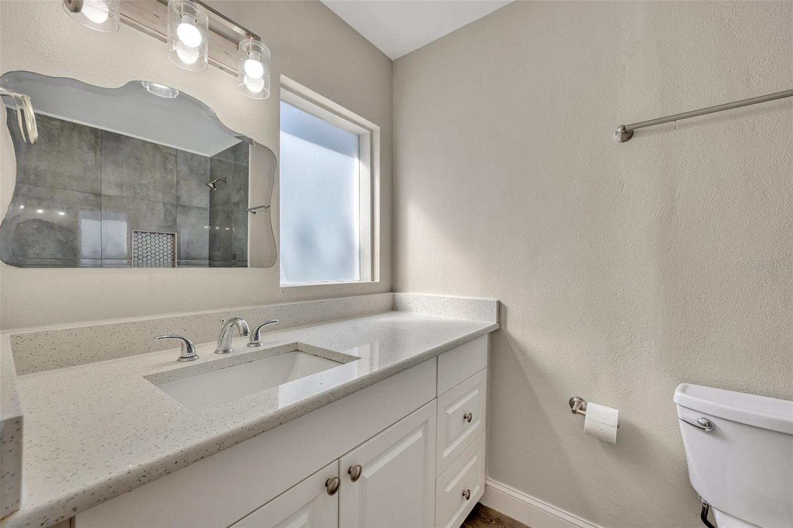 Listing photo id 17 for 3202 Drake Drive