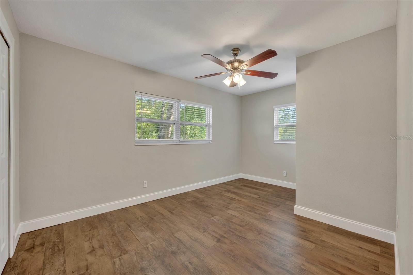 Listing photo id 20 for 3202 Drake Drive