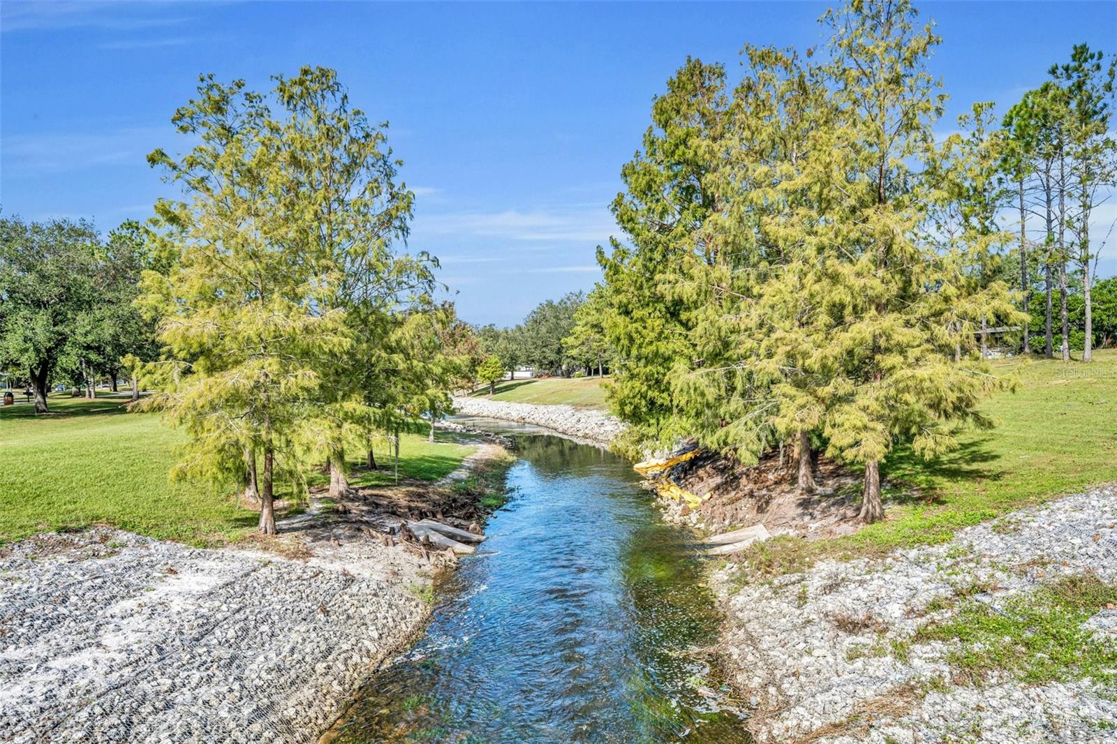 Listing photo id 27 for 3202 Drake Drive