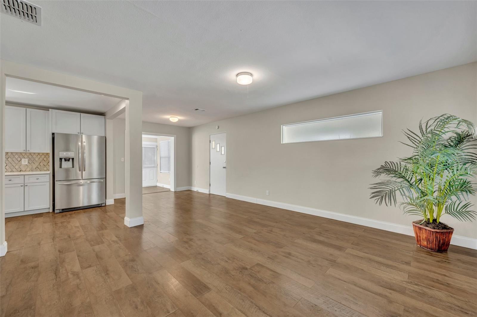 Listing photo id 3 for 3202 Drake Drive