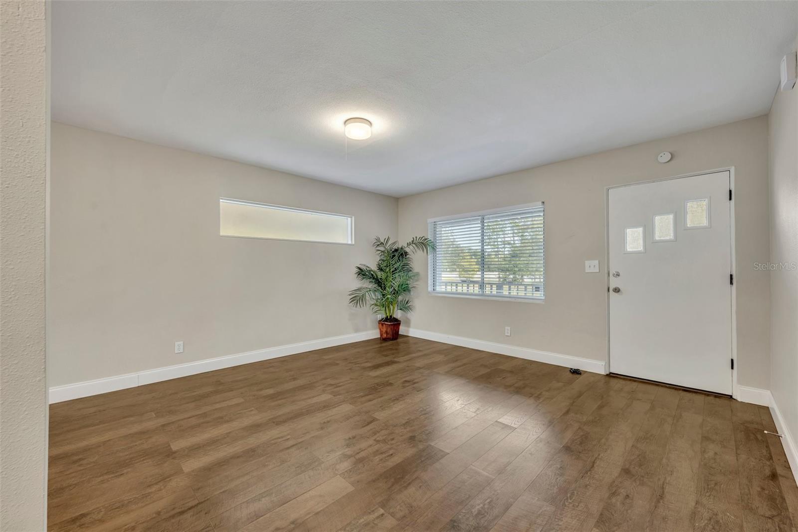 Listing photo id 5 for 3202 Drake Drive