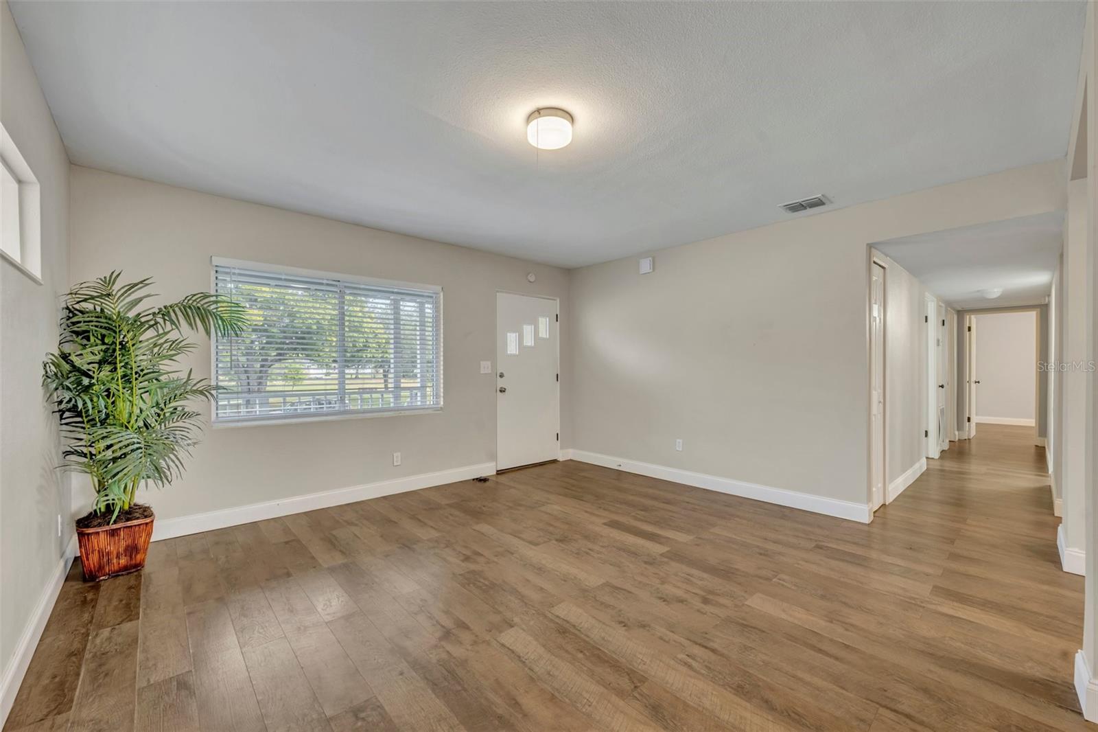 Listing photo id 6 for 3202 Drake Drive