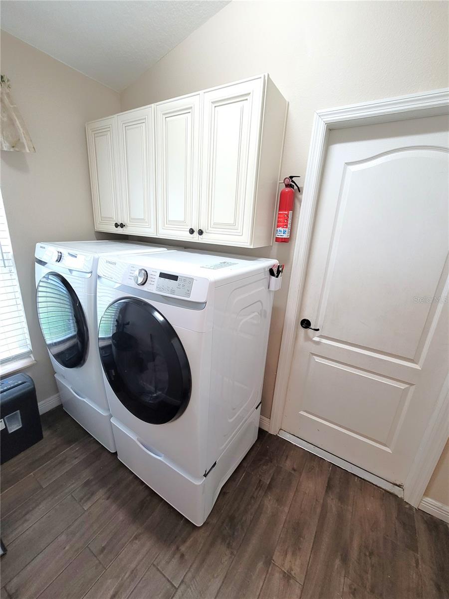 Listing photo id 12 for 1001 Torreya Way