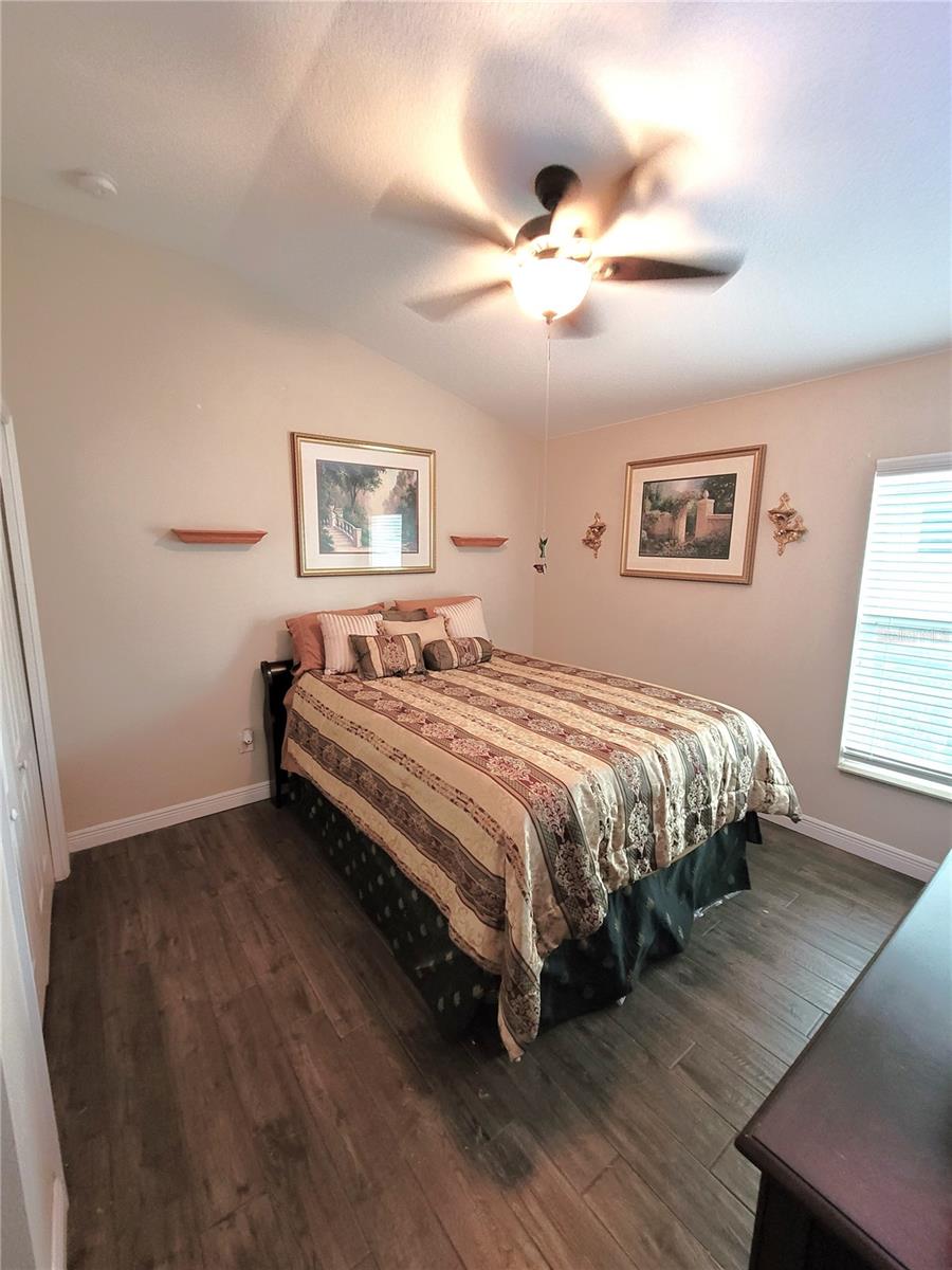 Listing photo id 17 for 1001 Torreya Way