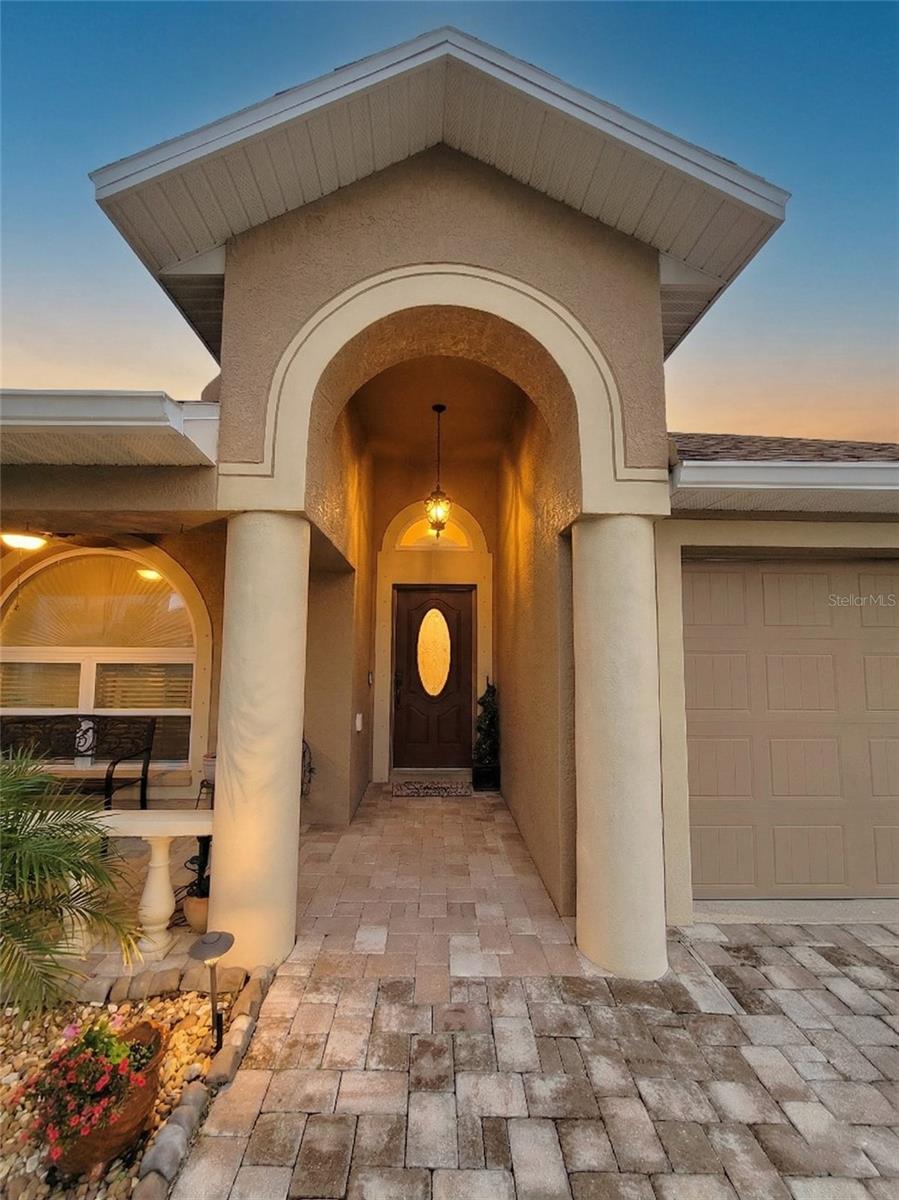 Listing photo id 0 for 1001 Torreya Way