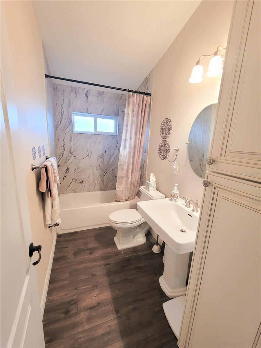 Listing photo id 19 for 1001 Torreya Way